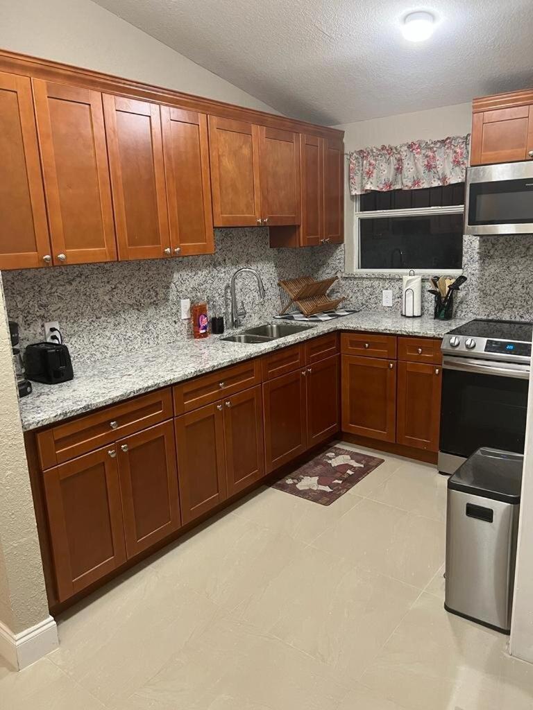 Tampa Vacations - Oak Ridge House - Property Image 6