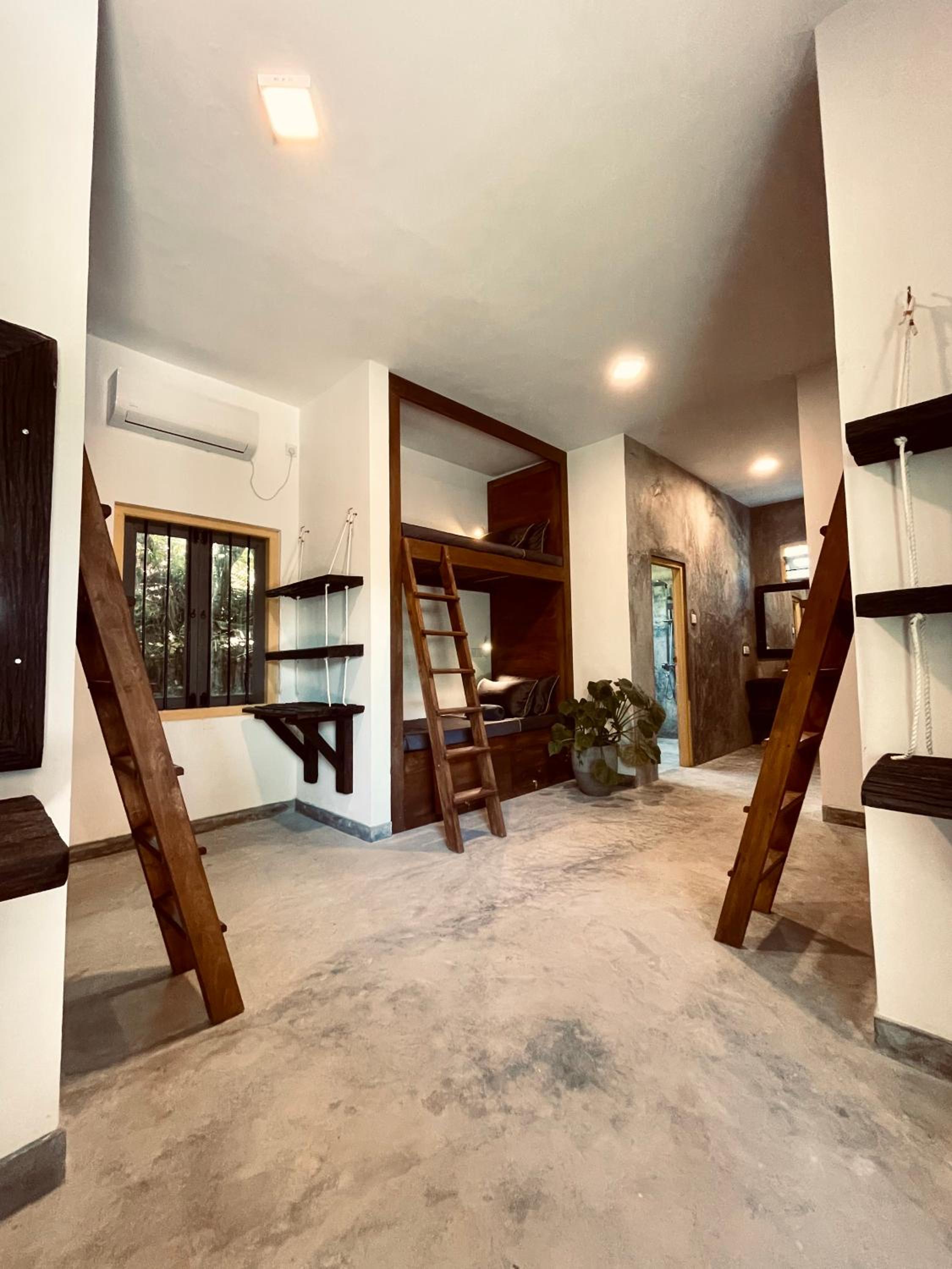 Banana Bunks Mirissa