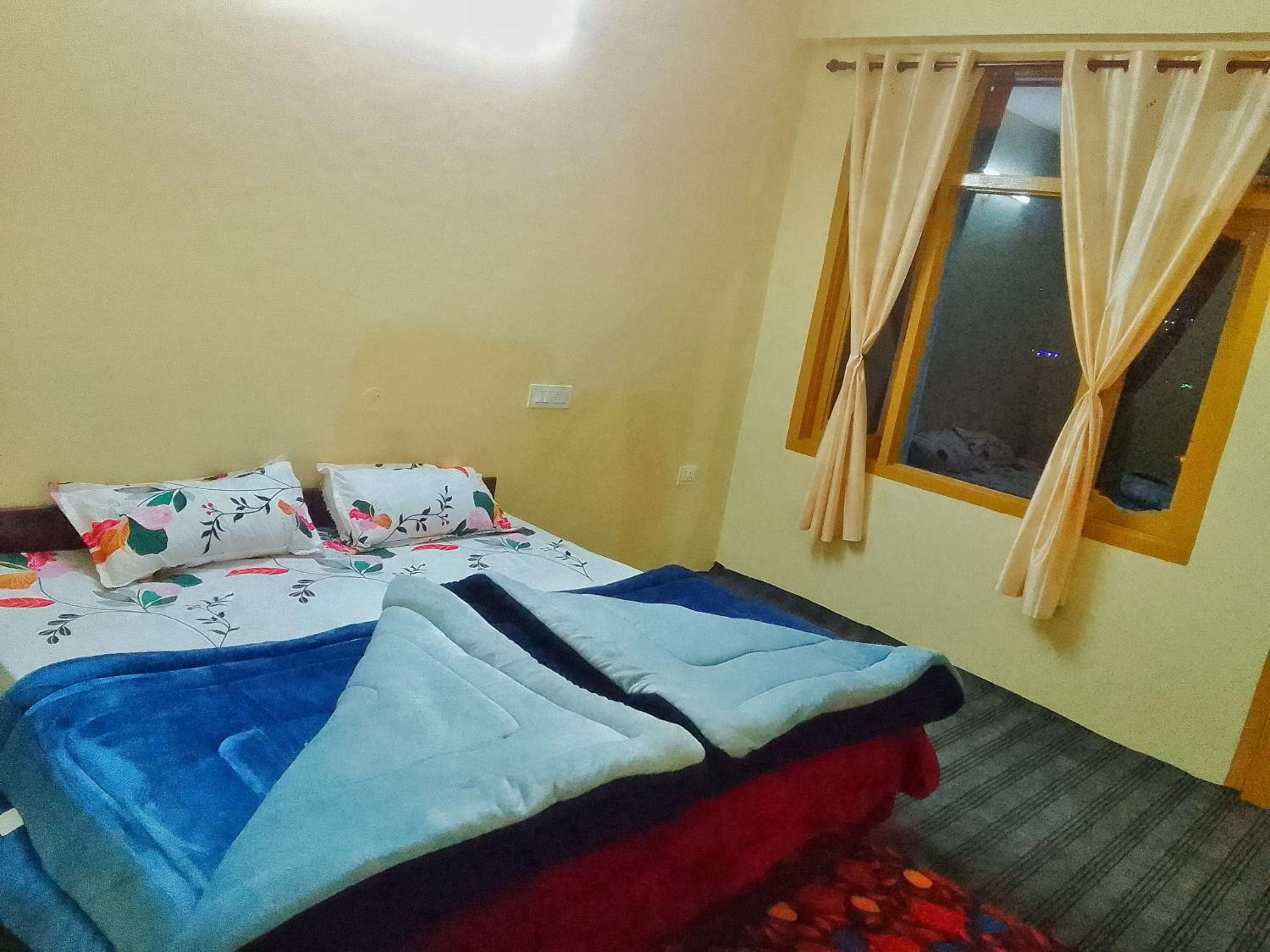 New Lee Nest Family House & Restaurant view 3