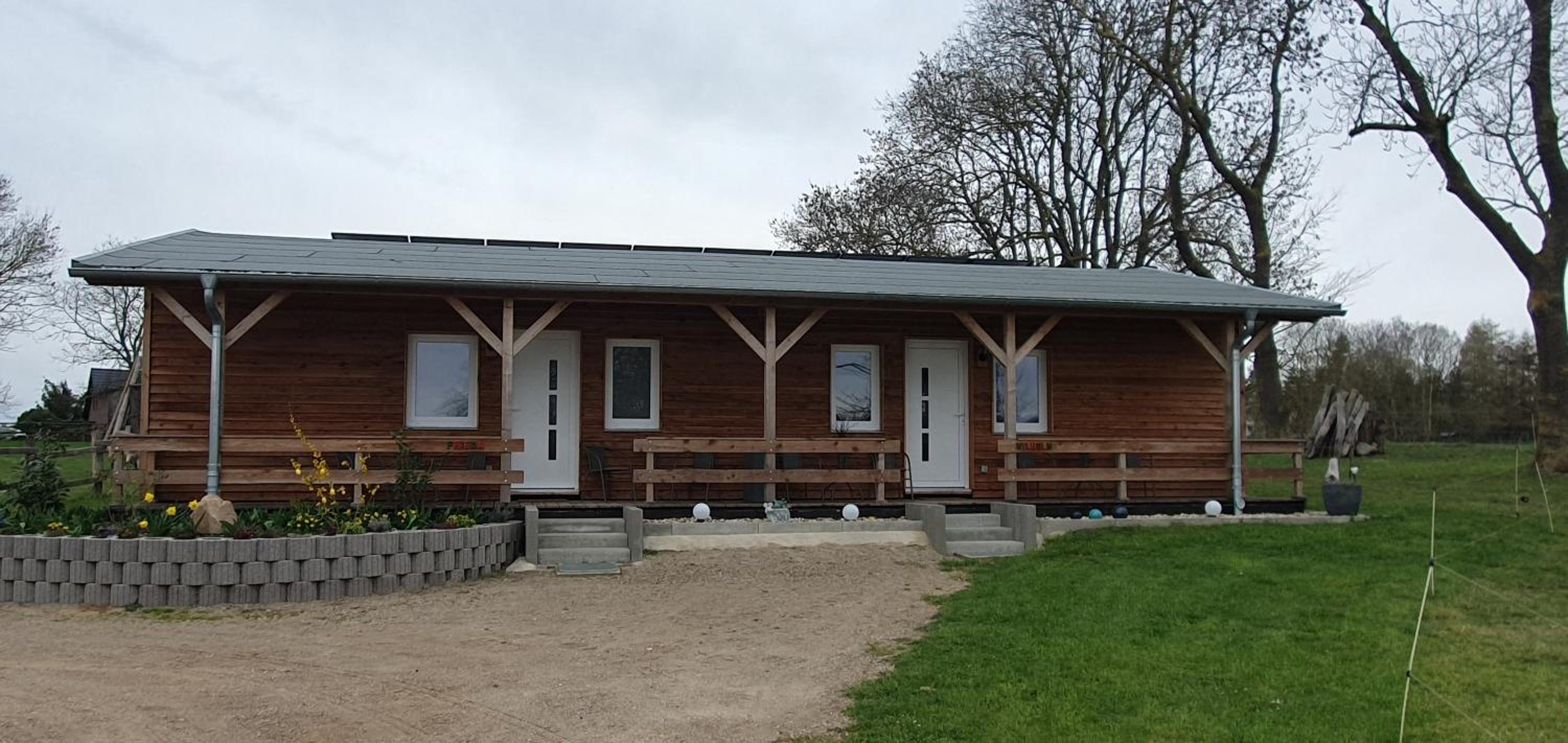 Peenehof Köppen - Ferienwohnungen & Schlaffässer