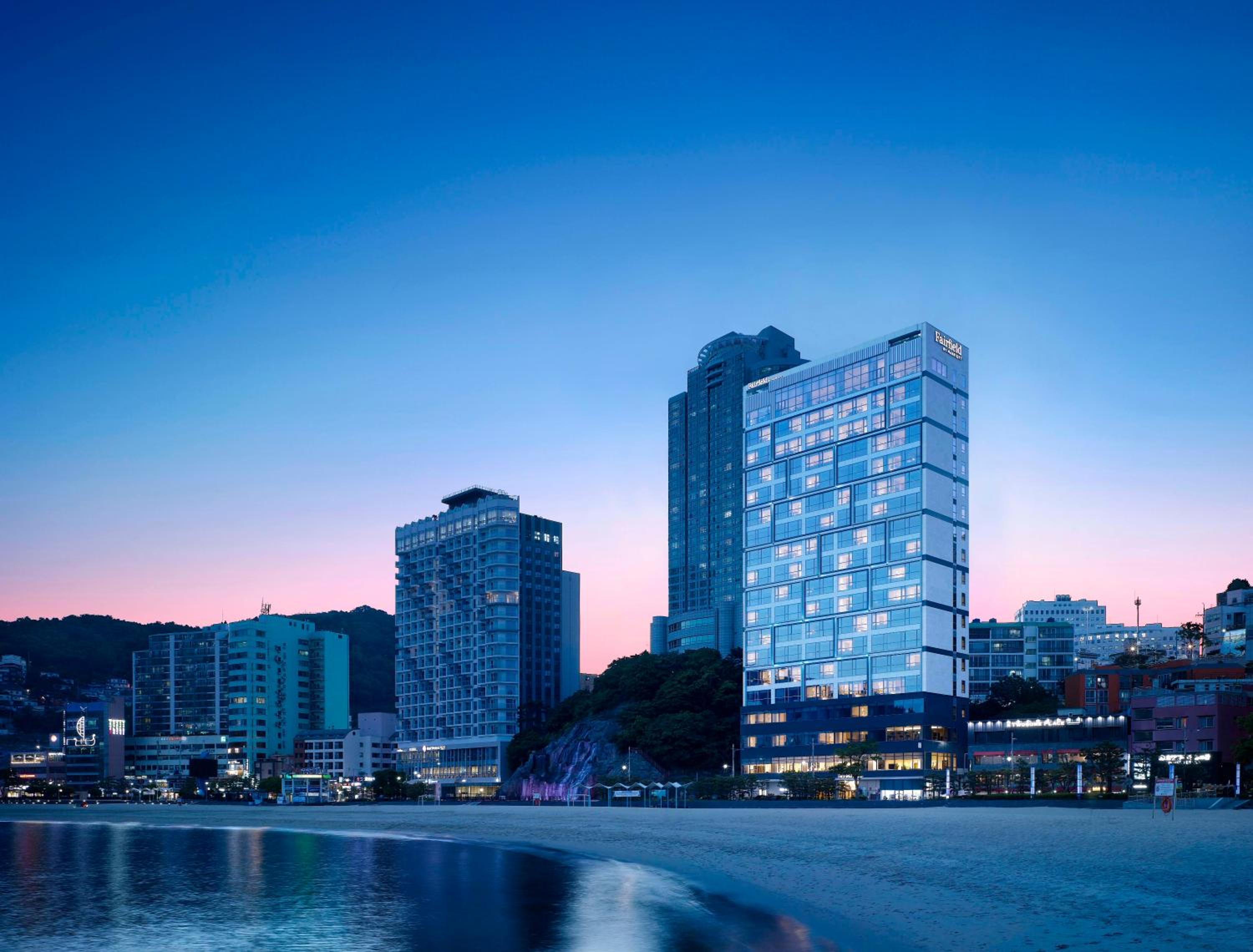 Hotel Fairfield by Marriott Busan Songdo Beach - Image 1