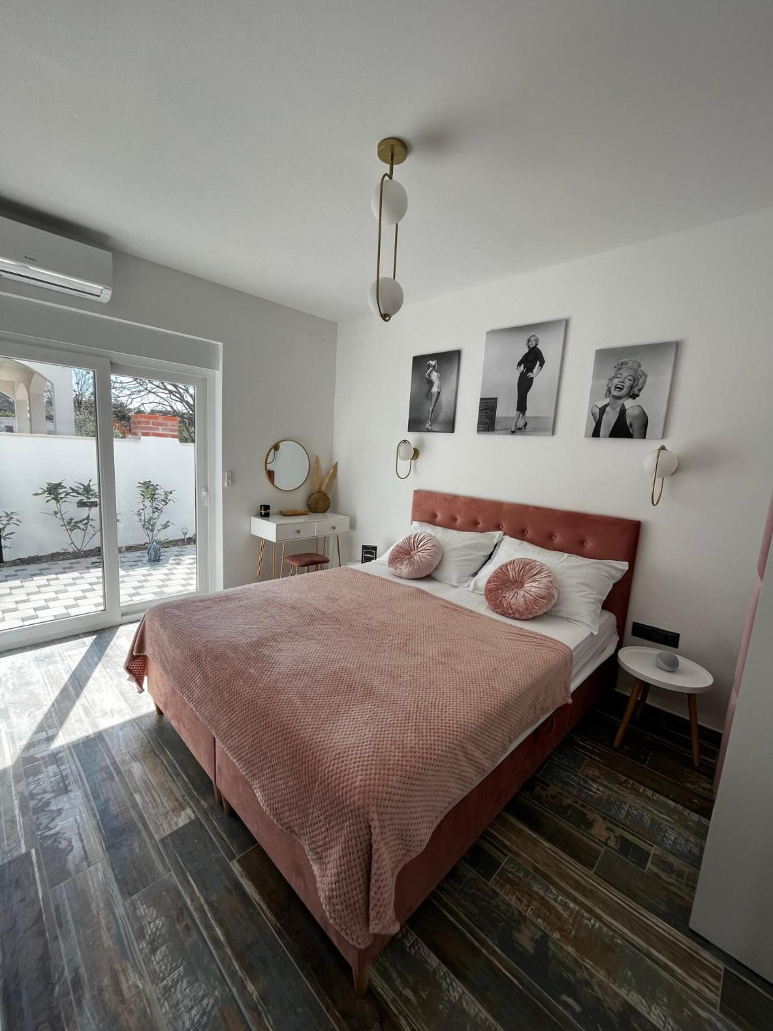 LuxVilla AURORA