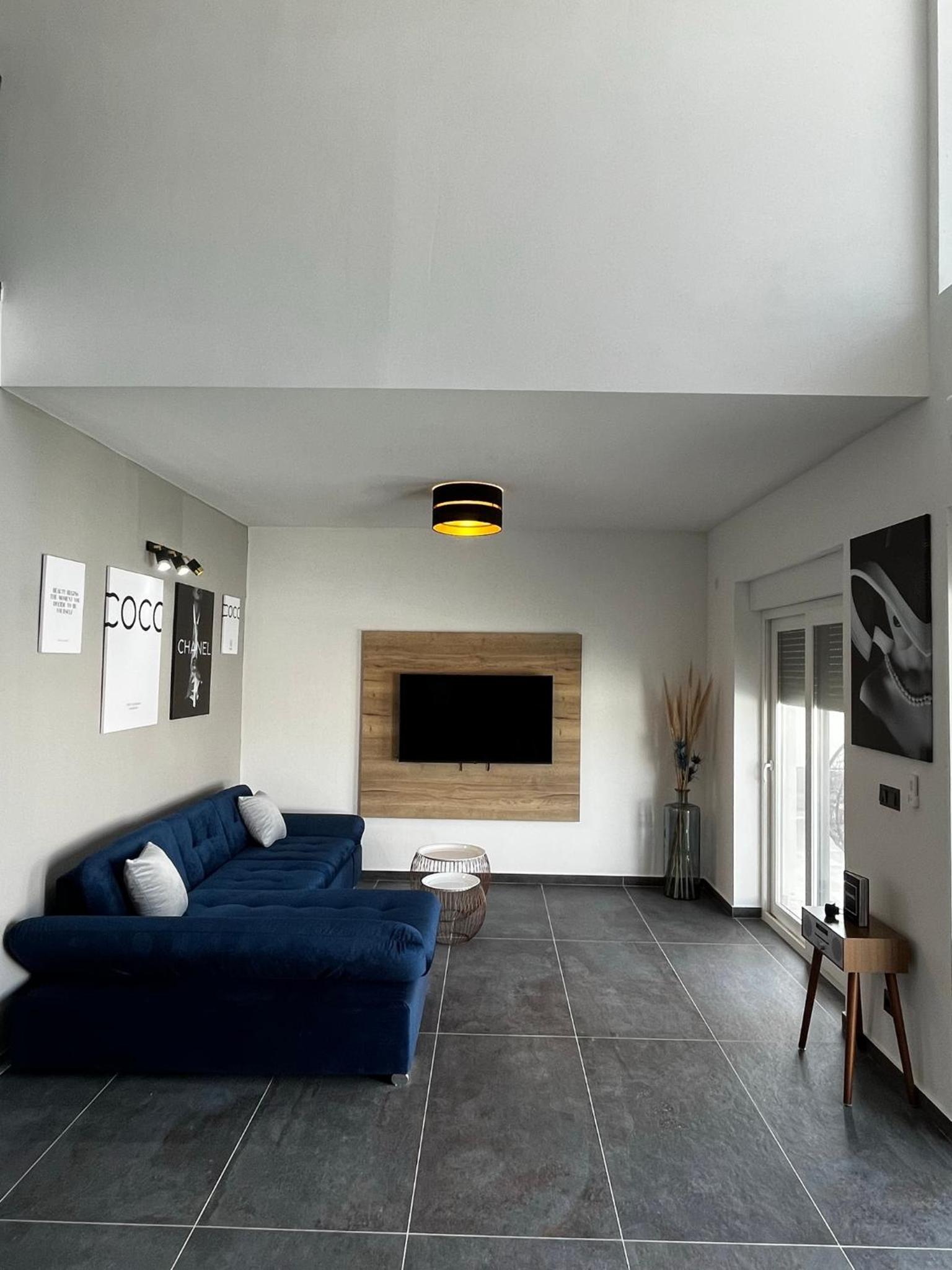 LuxVilla AURORA