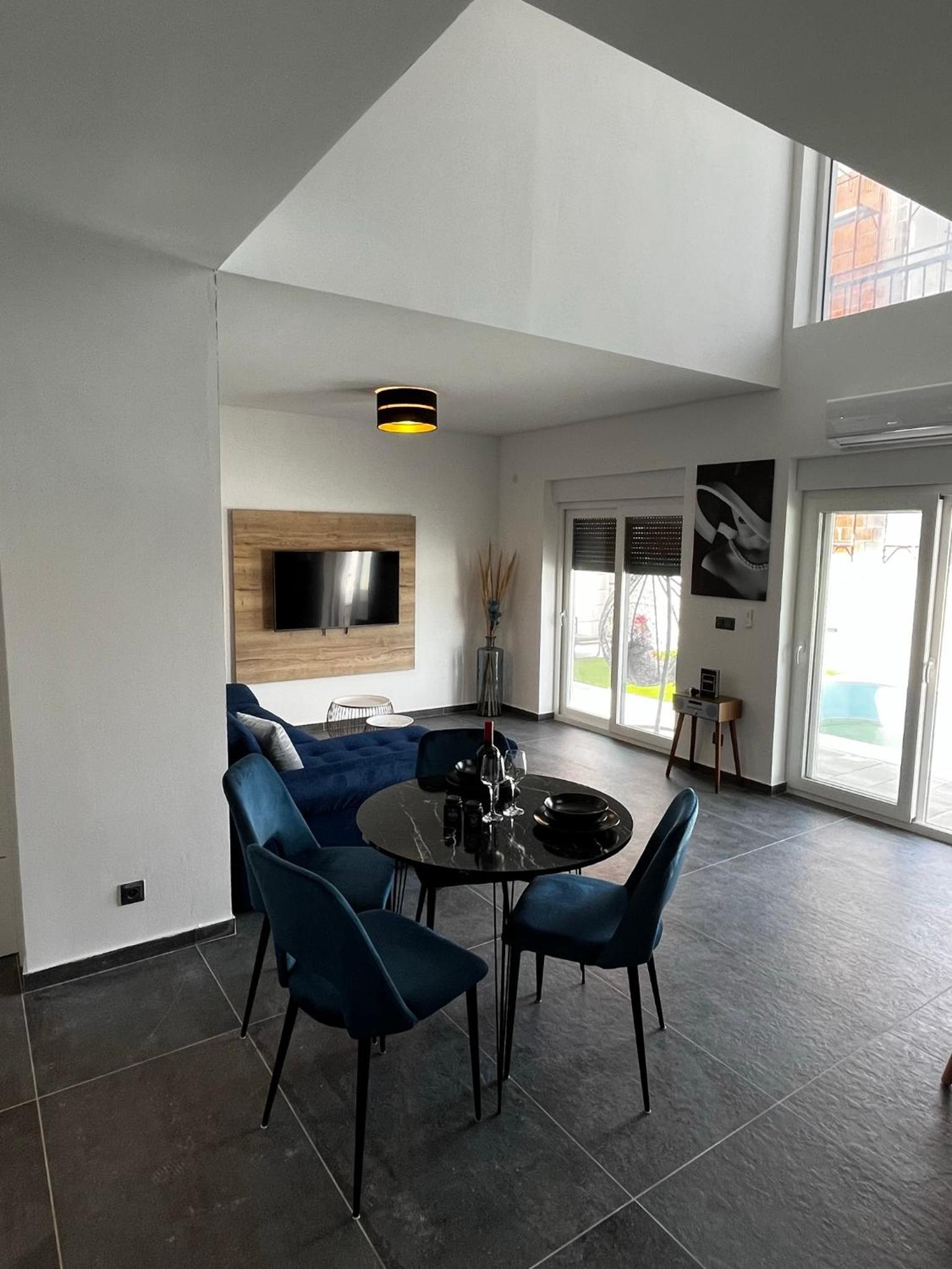 LuxVilla AURORA