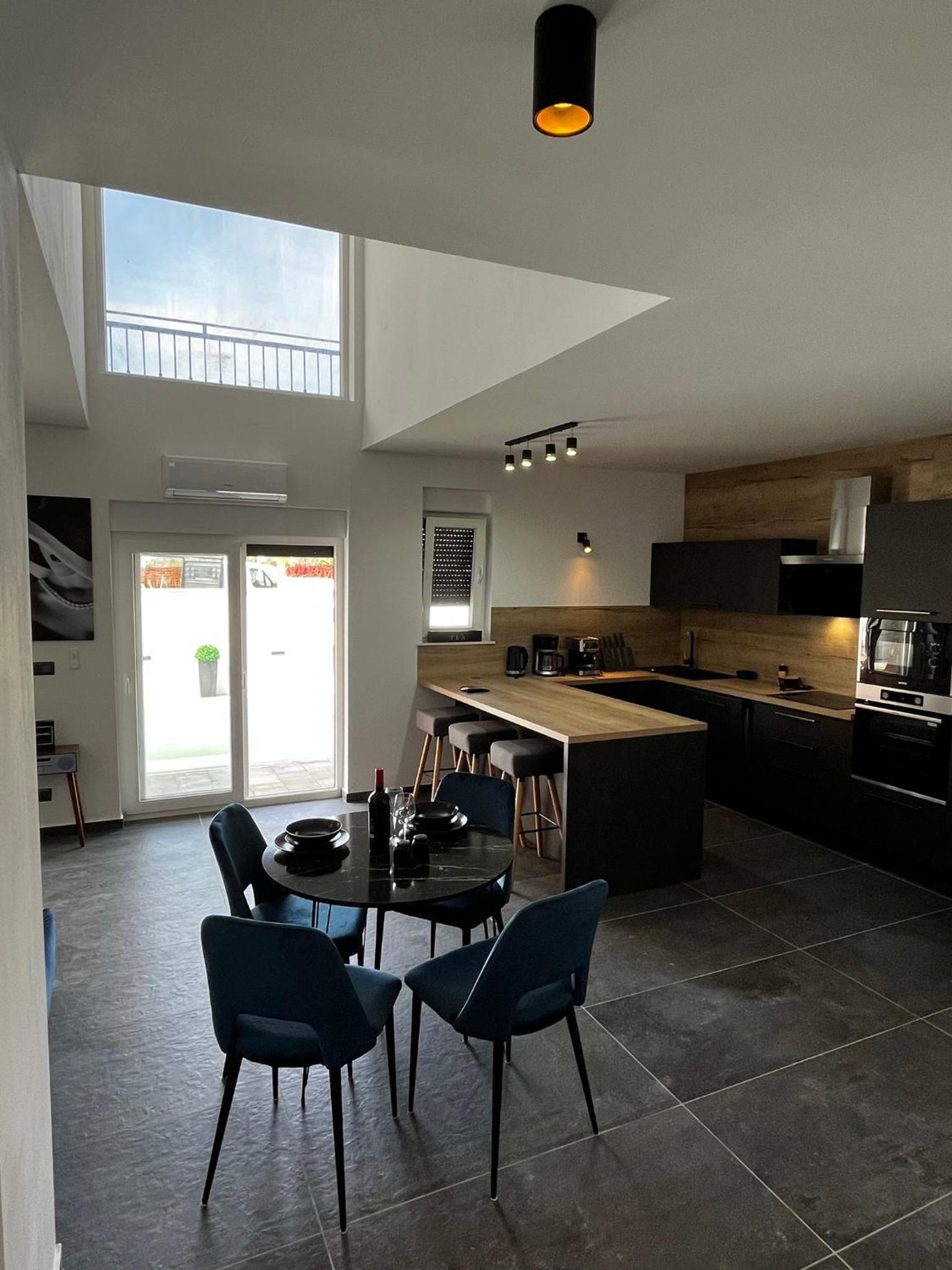 LuxVilla AURORA