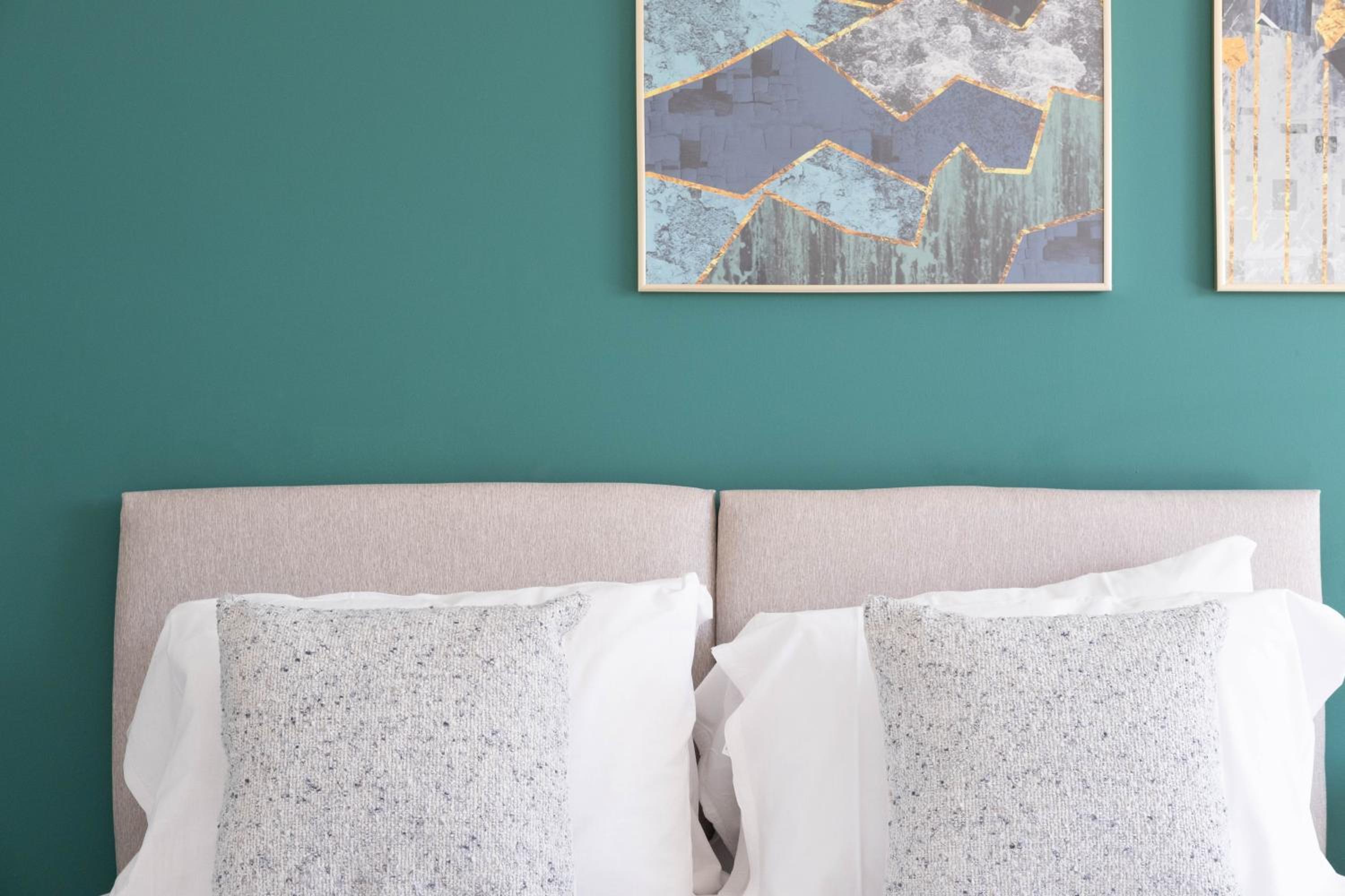Beautiful and comfortable home away from home with free parking, fast wifi and white crisp hotel standard linen hosted by Our Home Short Stays view 2