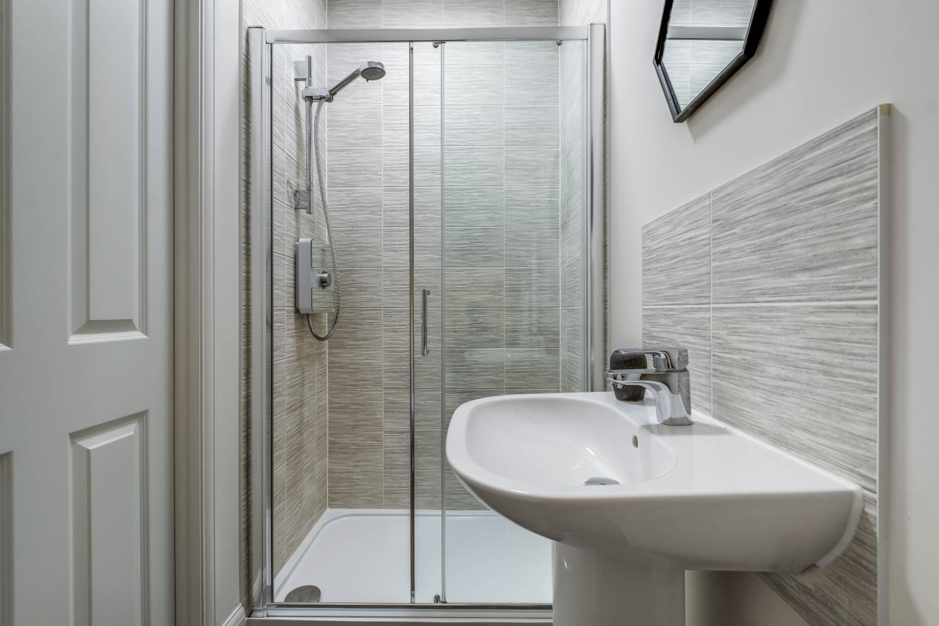 Beautiful and comfortable home away from home with free parking, fast wifi and white crisp hotel standard linen hosted by Our Home Short Stays view 4