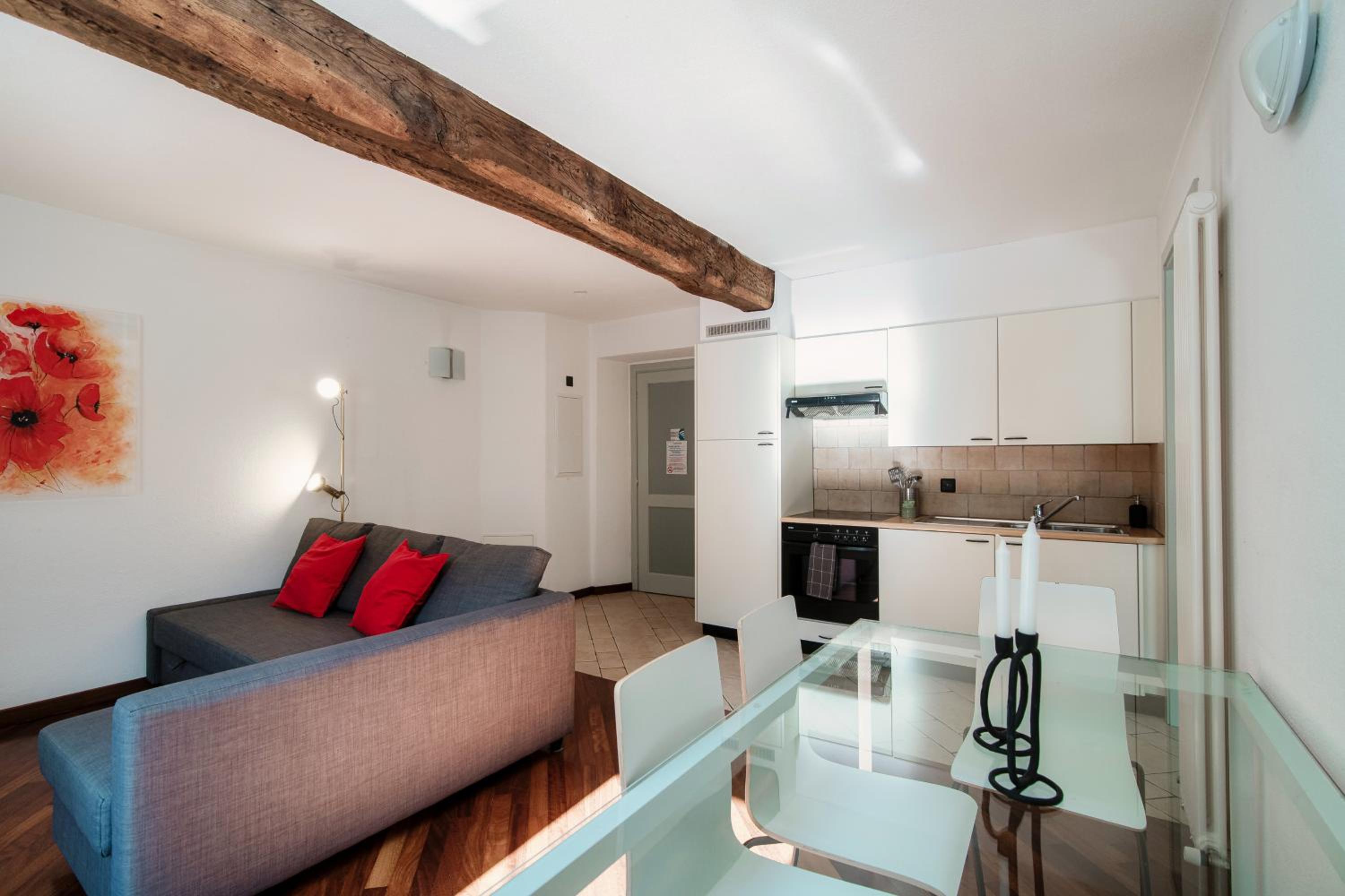 SIN4 Apartments by Quokka 360 - overlooking the lake - FAI heritage in Morcote