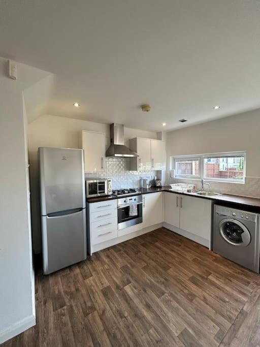 Great House + air conditioning + free car parking view 2