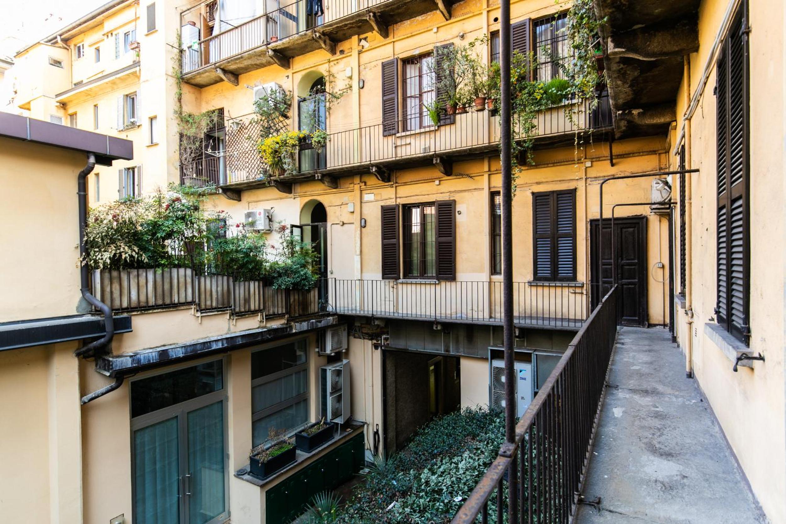 ArtStay Exclusive Apt Near Train Metro, Parking