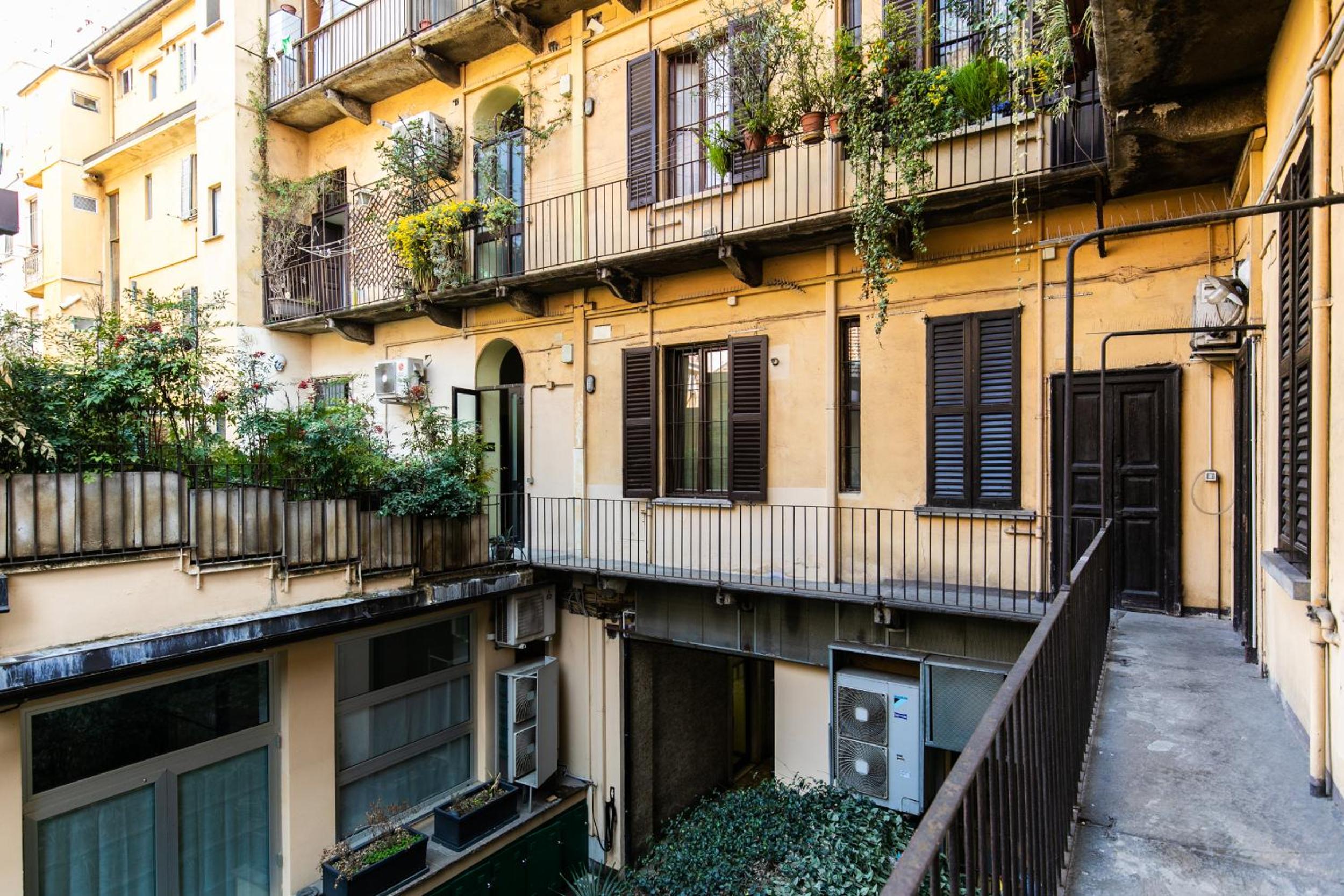 ArtStay Exclusive Apt Near Train Metro, Parking