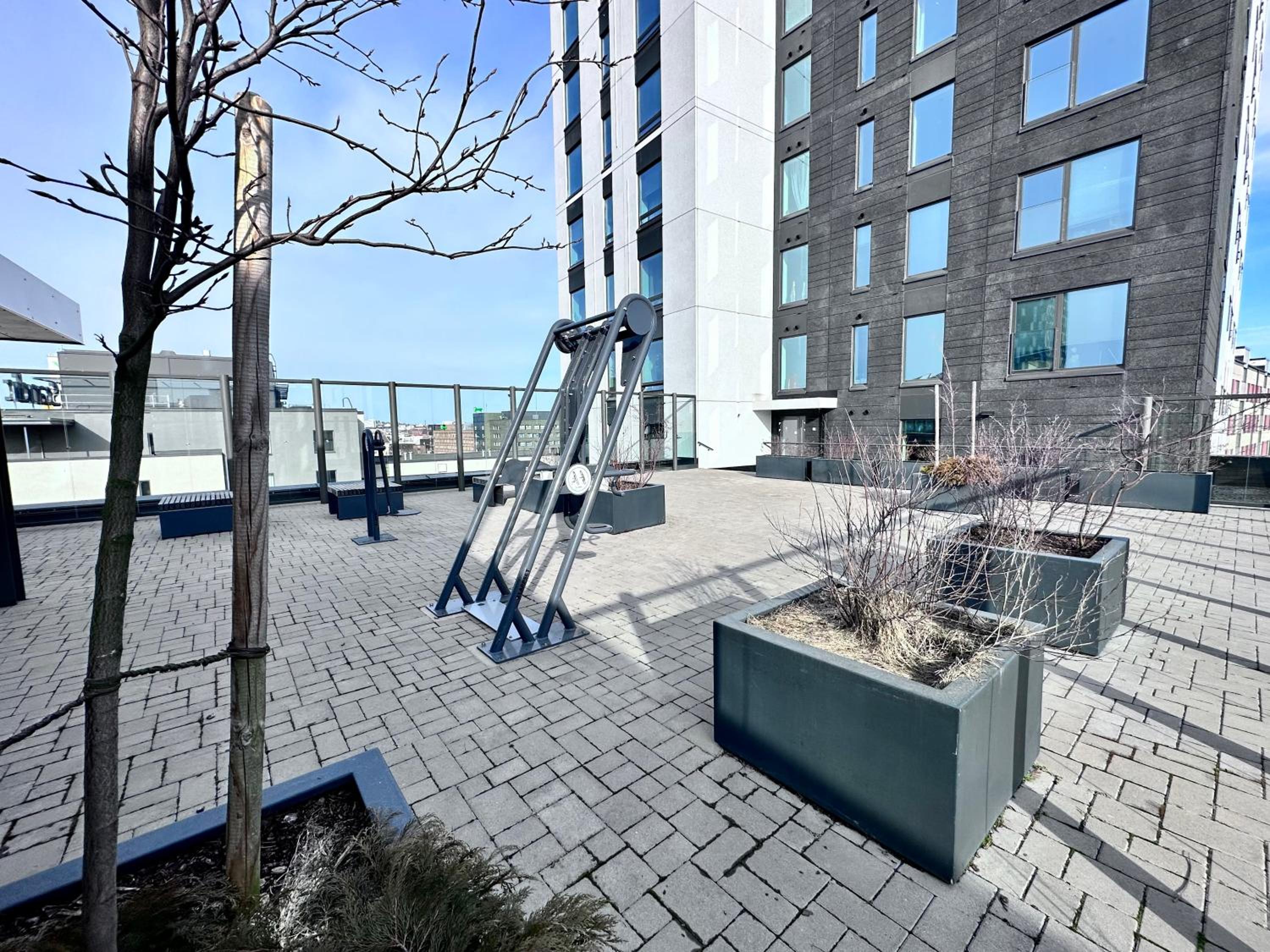 Peaceful Premium Apartment with Sauna and Balcony - Perfect Downtown Location