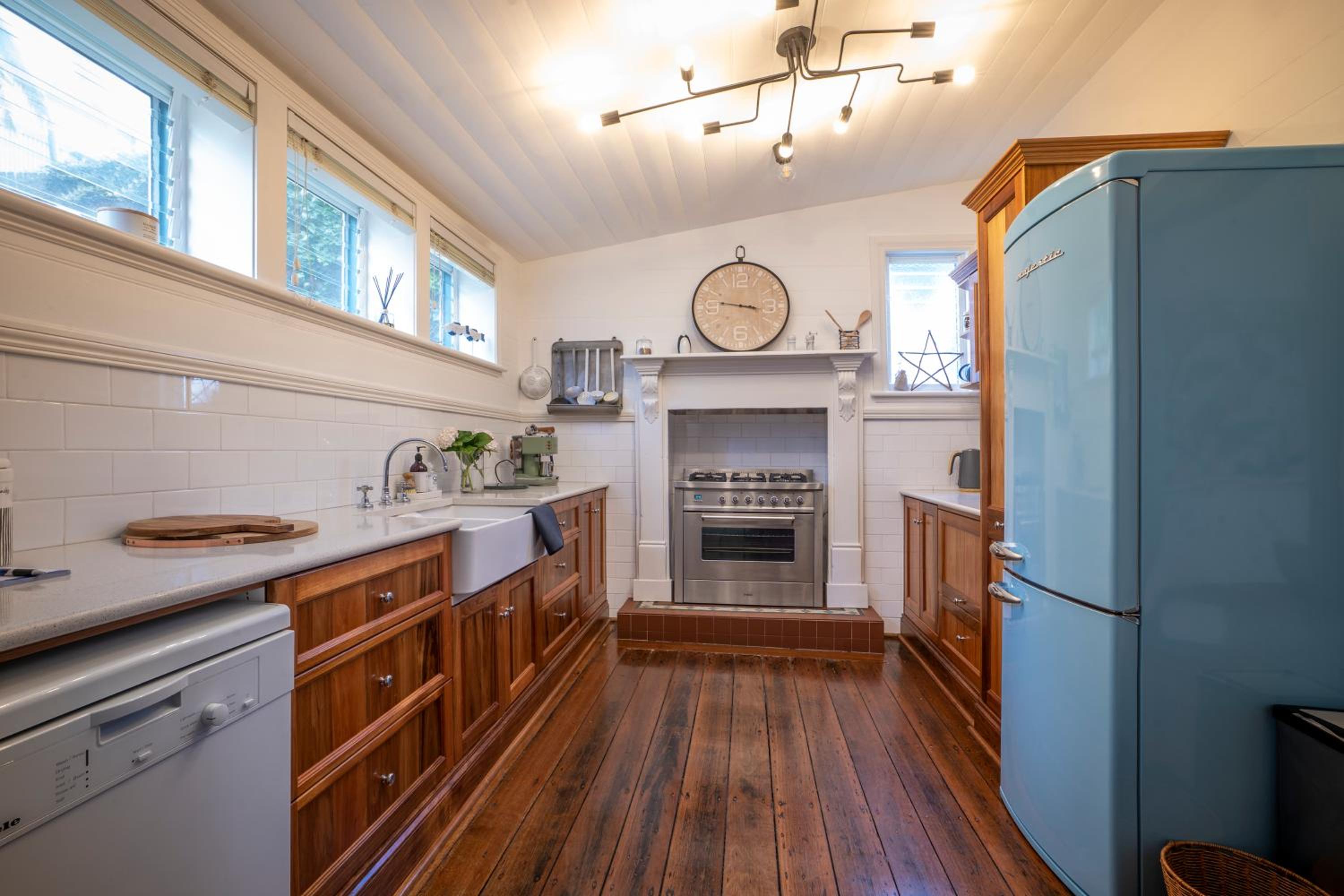 Cosy coastal cottage- Allwood Harbour