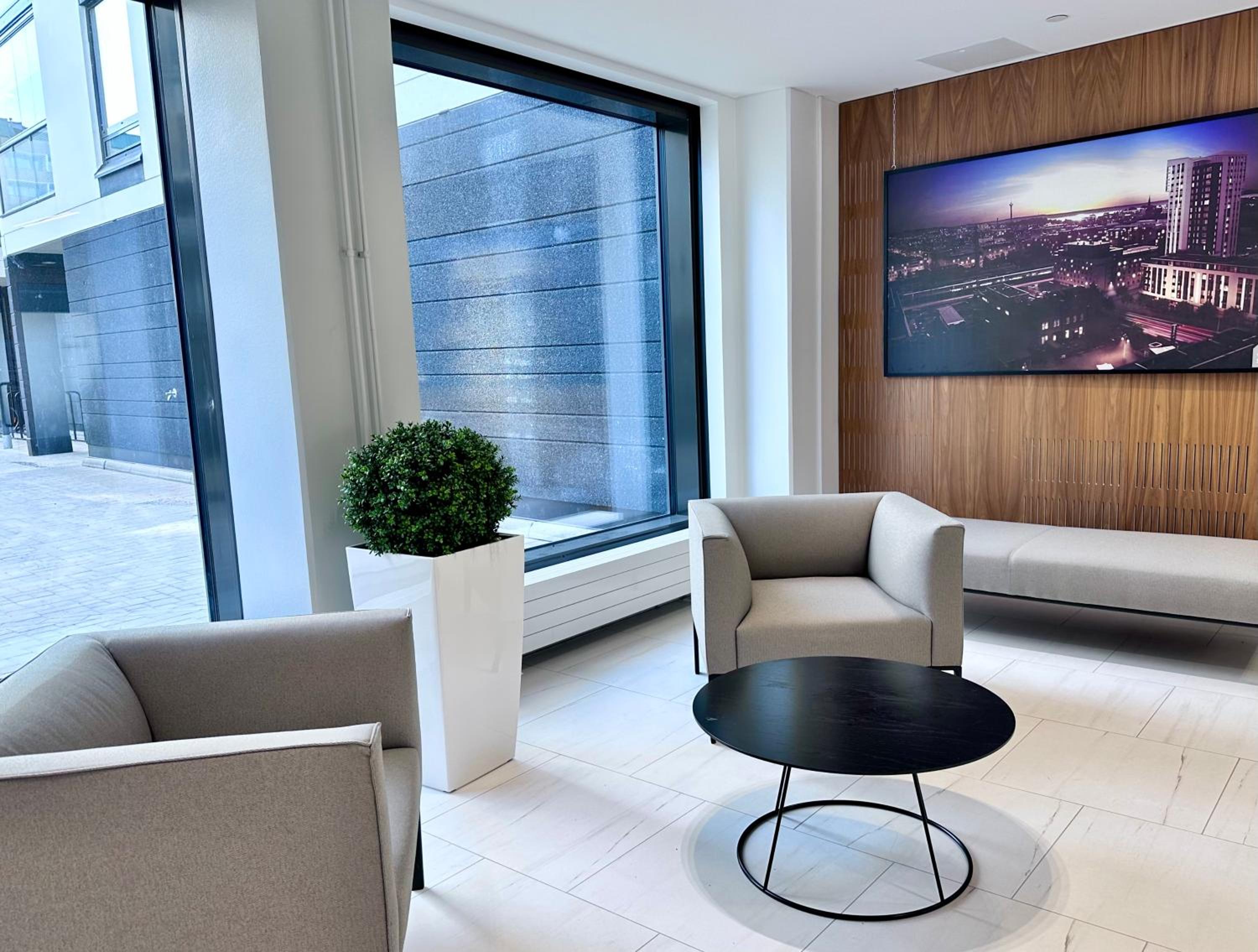 Peaceful Premium Apartment with Sauna and Balcony - Perfect Downtown Location