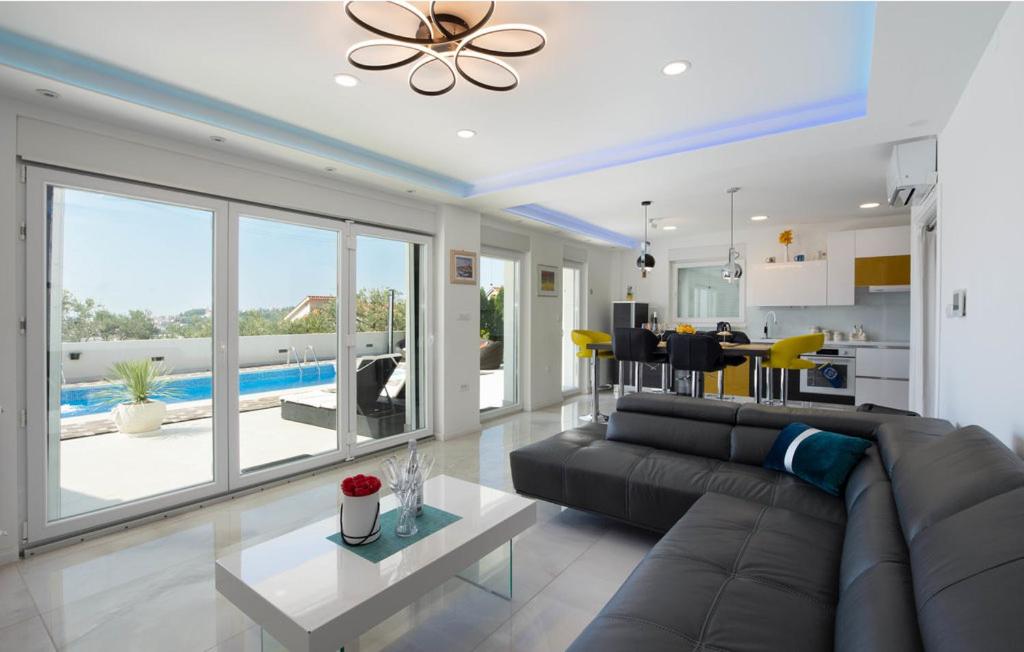 Villa Irresistible