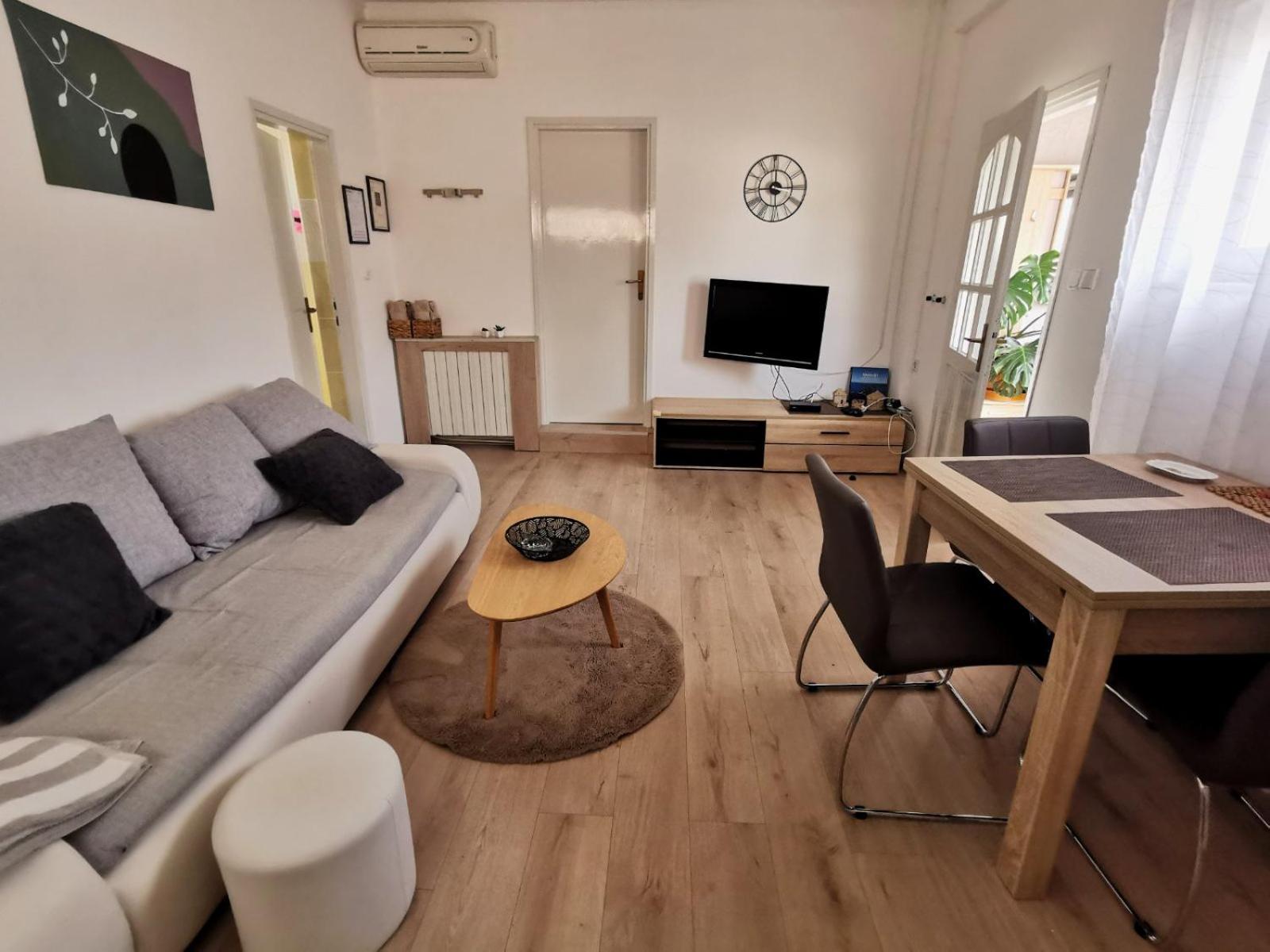 Apartman Lana view 2