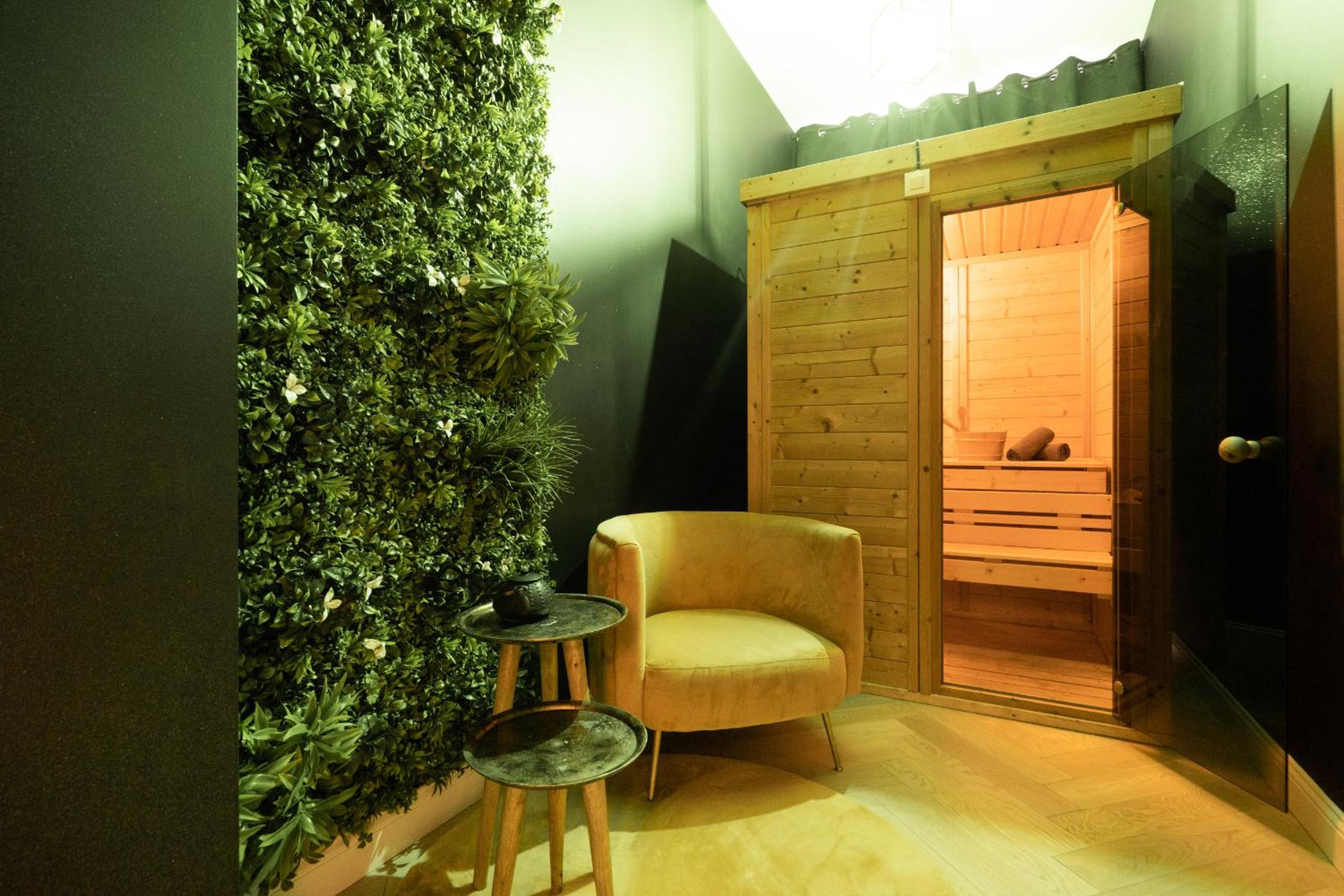 The 99, Appartement sauna & parking