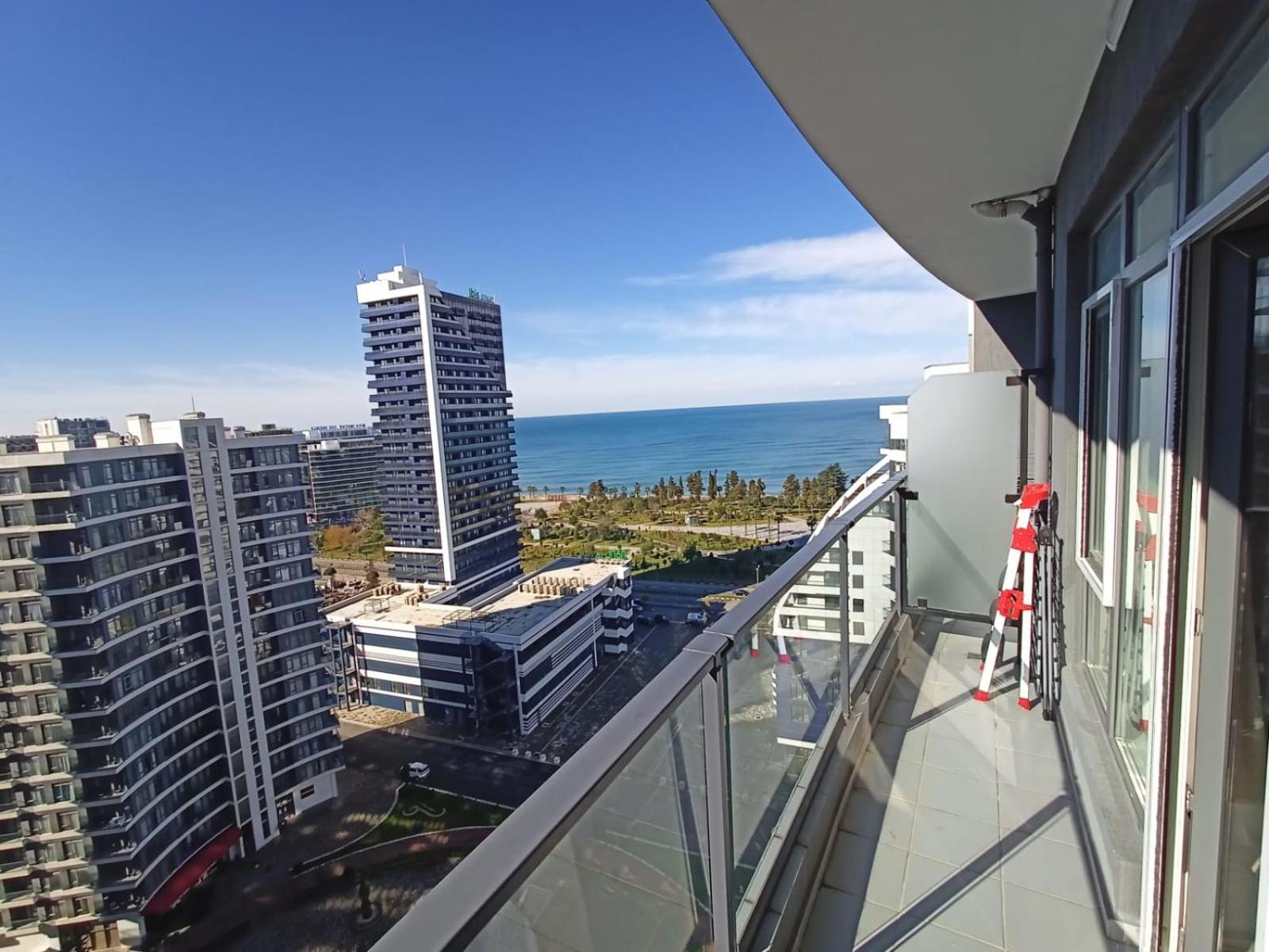 Solo Visit Apartments 1710 B view 2