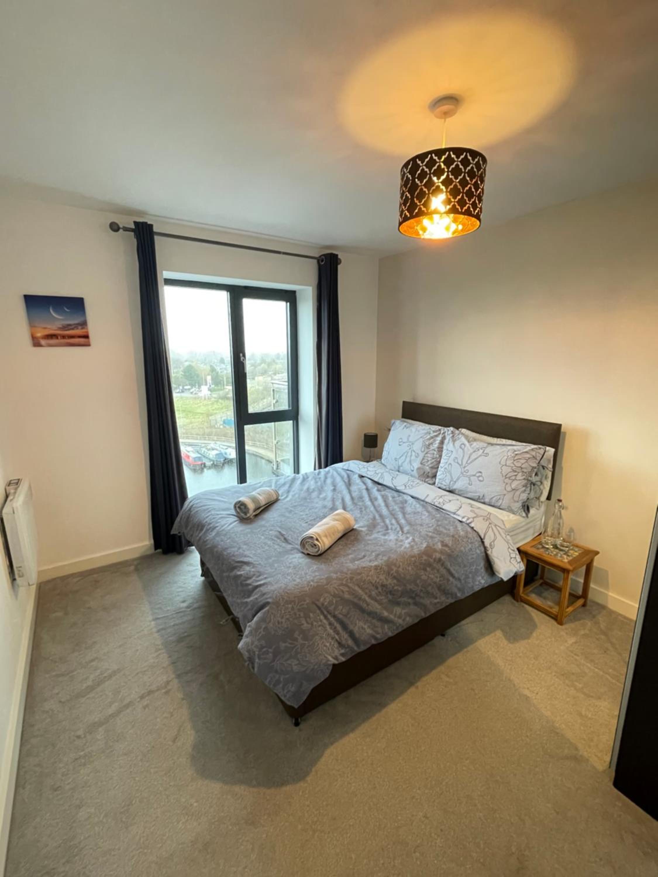 Balcony Marina Apartment With City Skyline Views - Free Secure Parking view 4