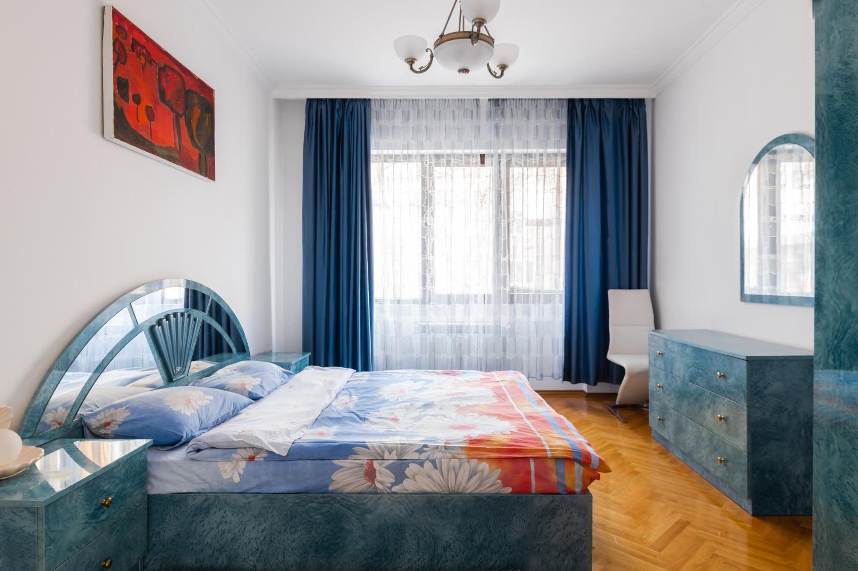 Bright 2-BD Top Central Apartment