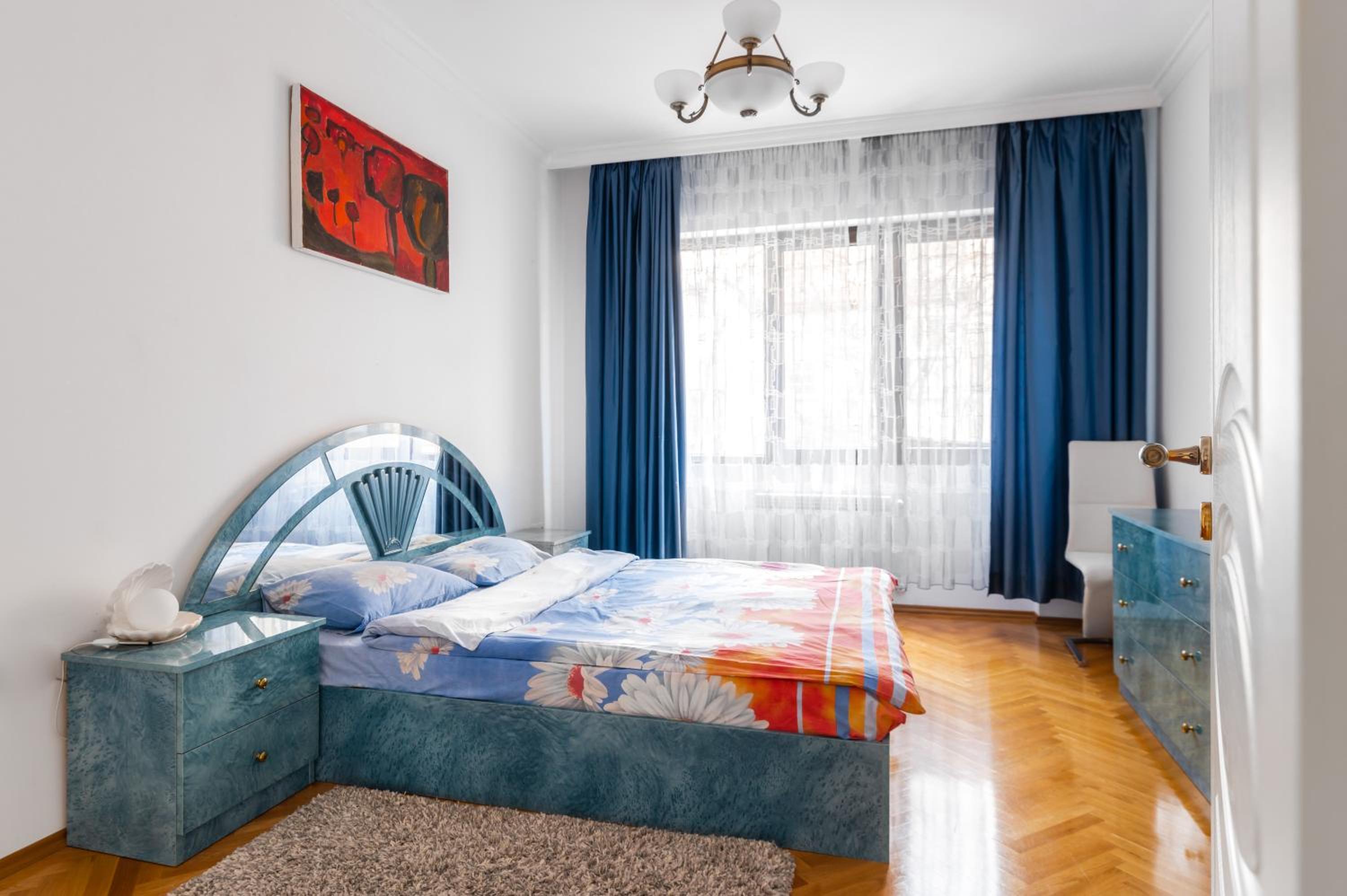 Bright 2-BD Top Central Apartment