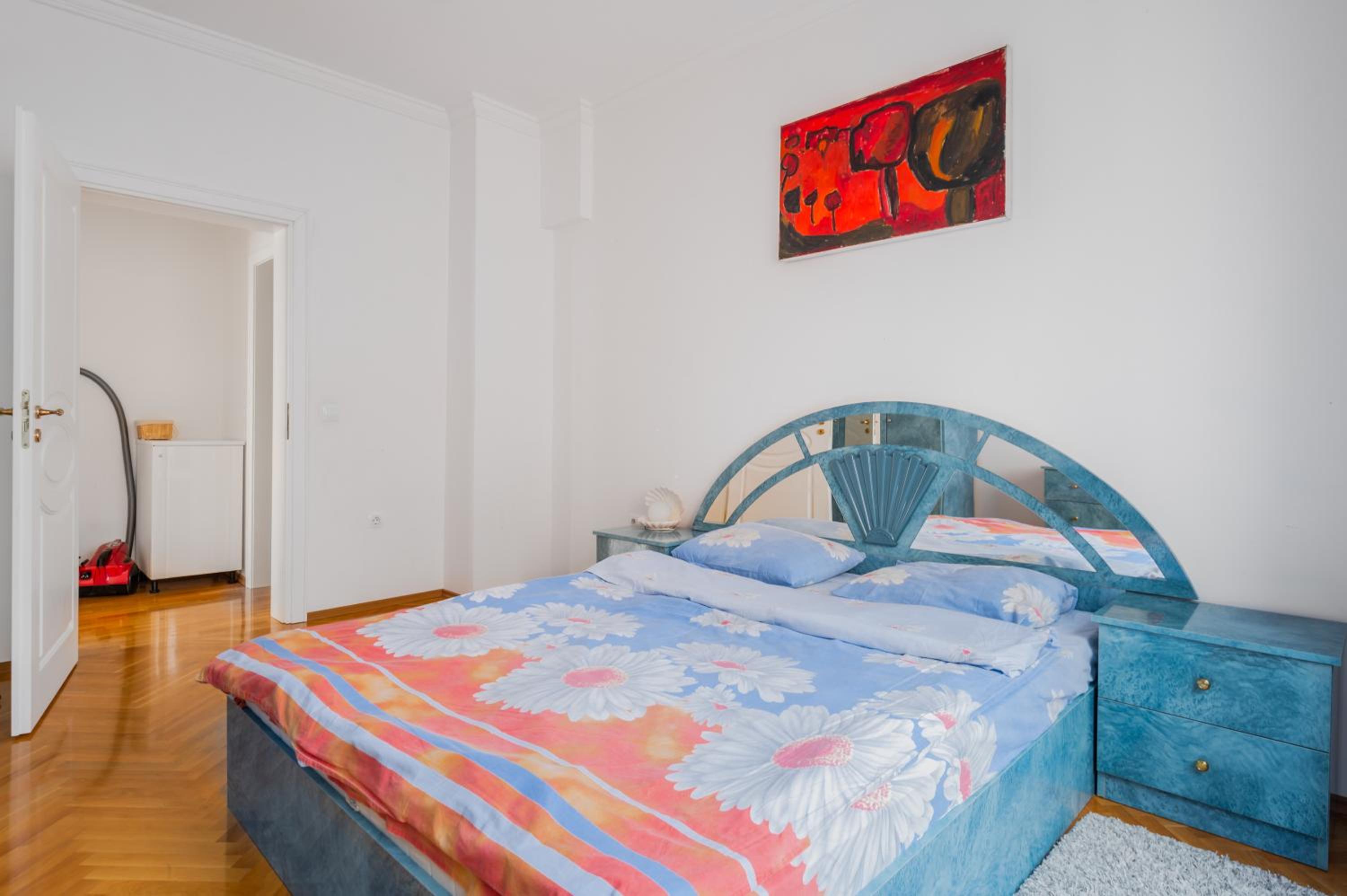 Bright 2-BD Top Central Apartment