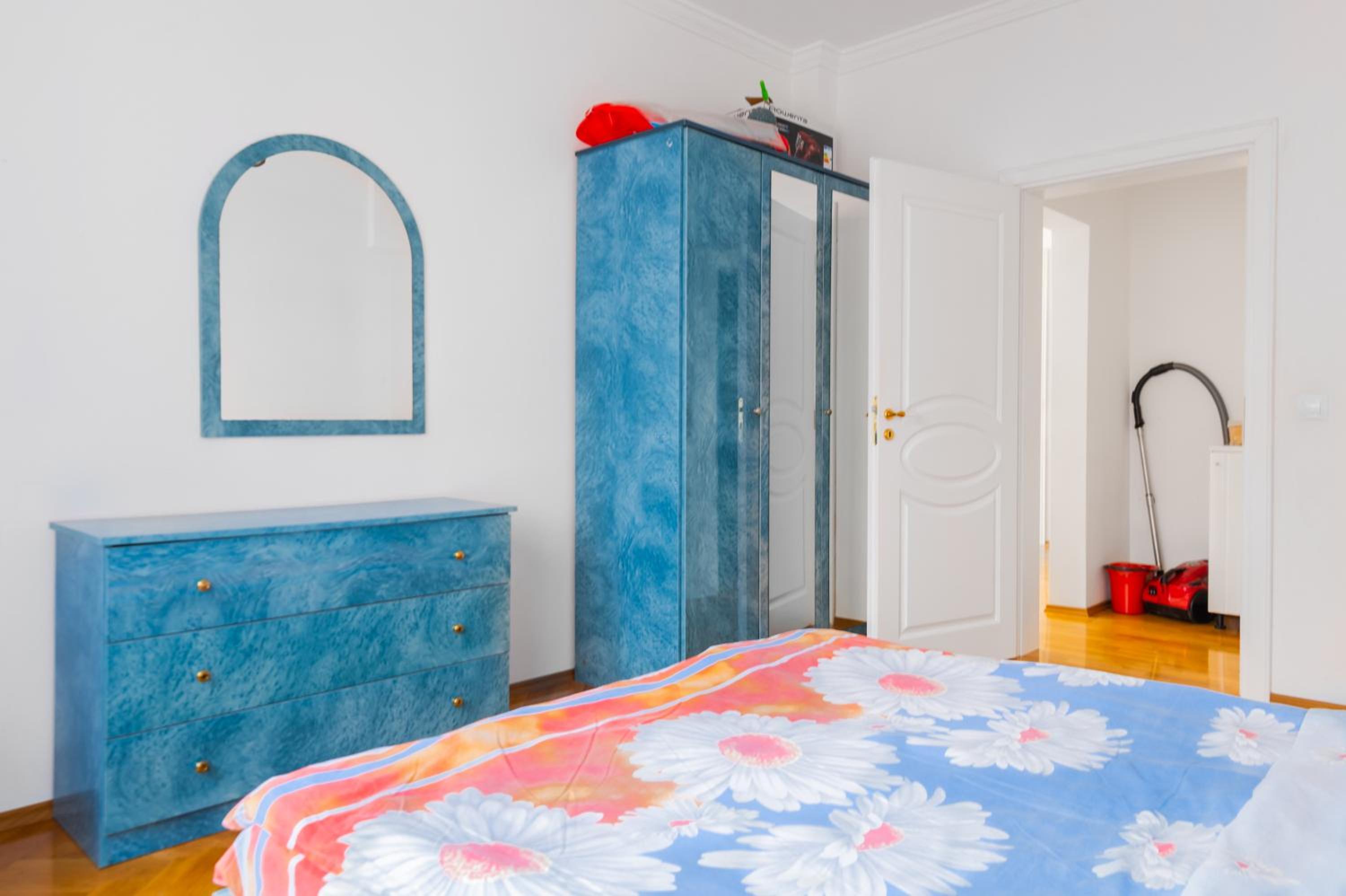 Bright 2-BD Top Central Apartment