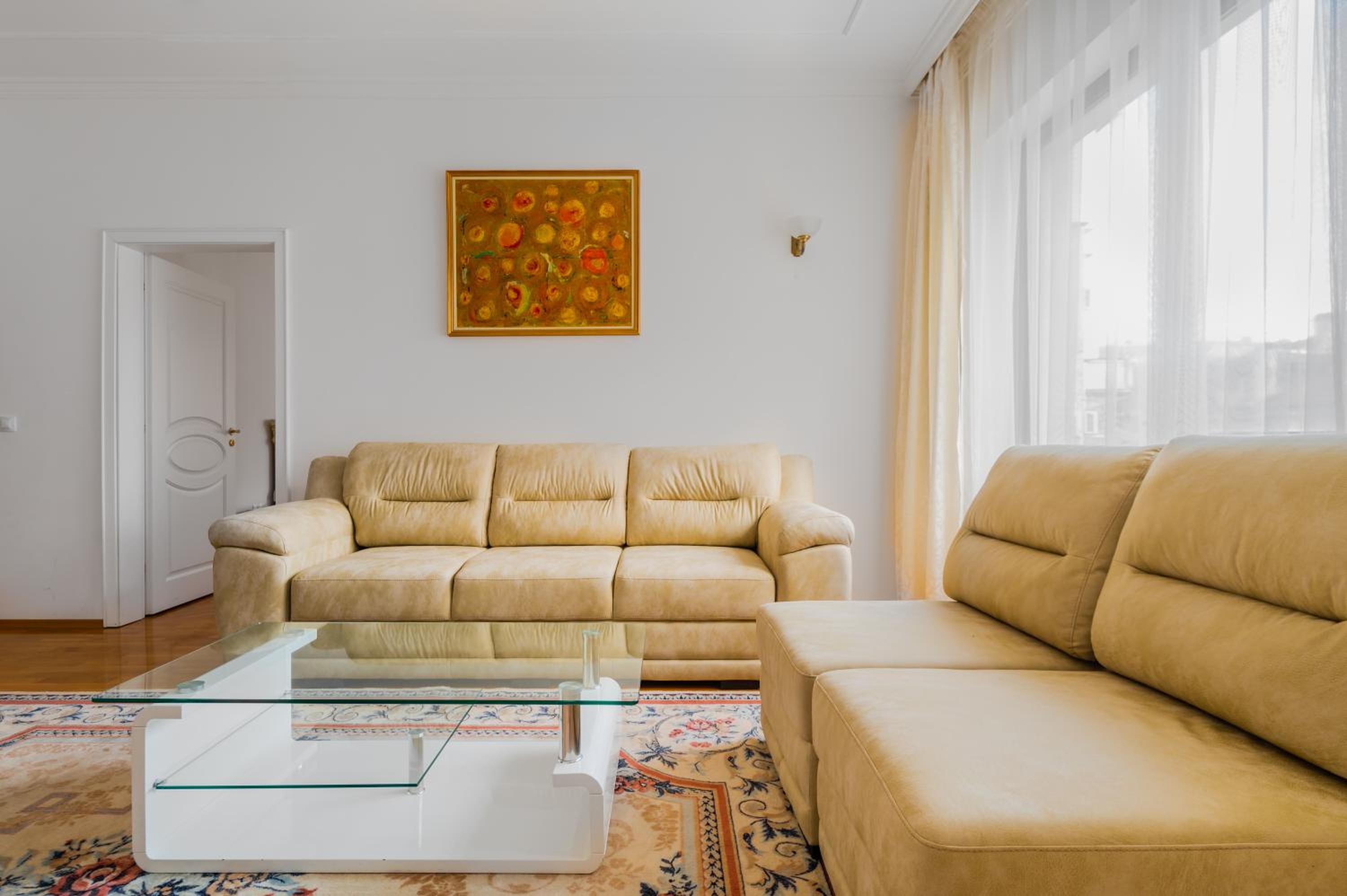 Bright 2-BD Top Central Apartment