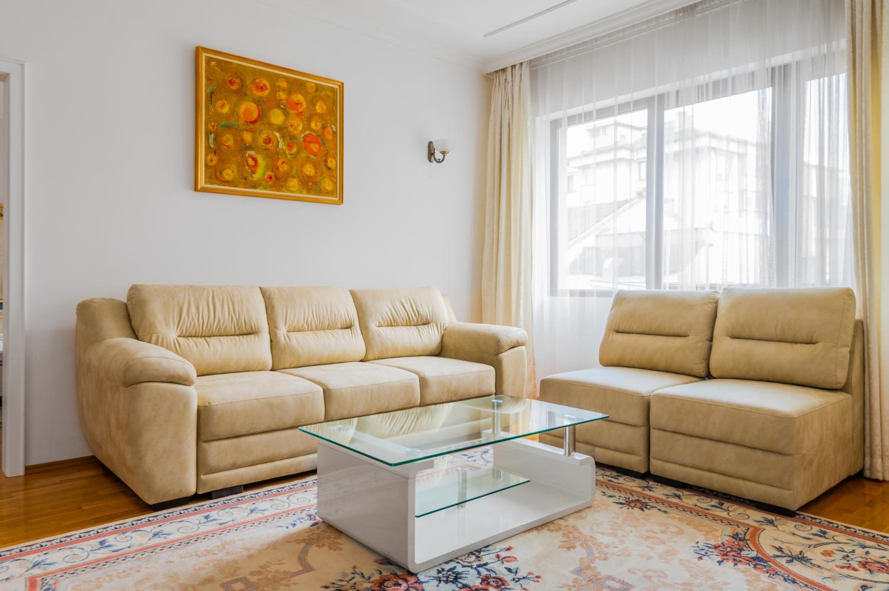 Bright 2-BD Top Central Apartment