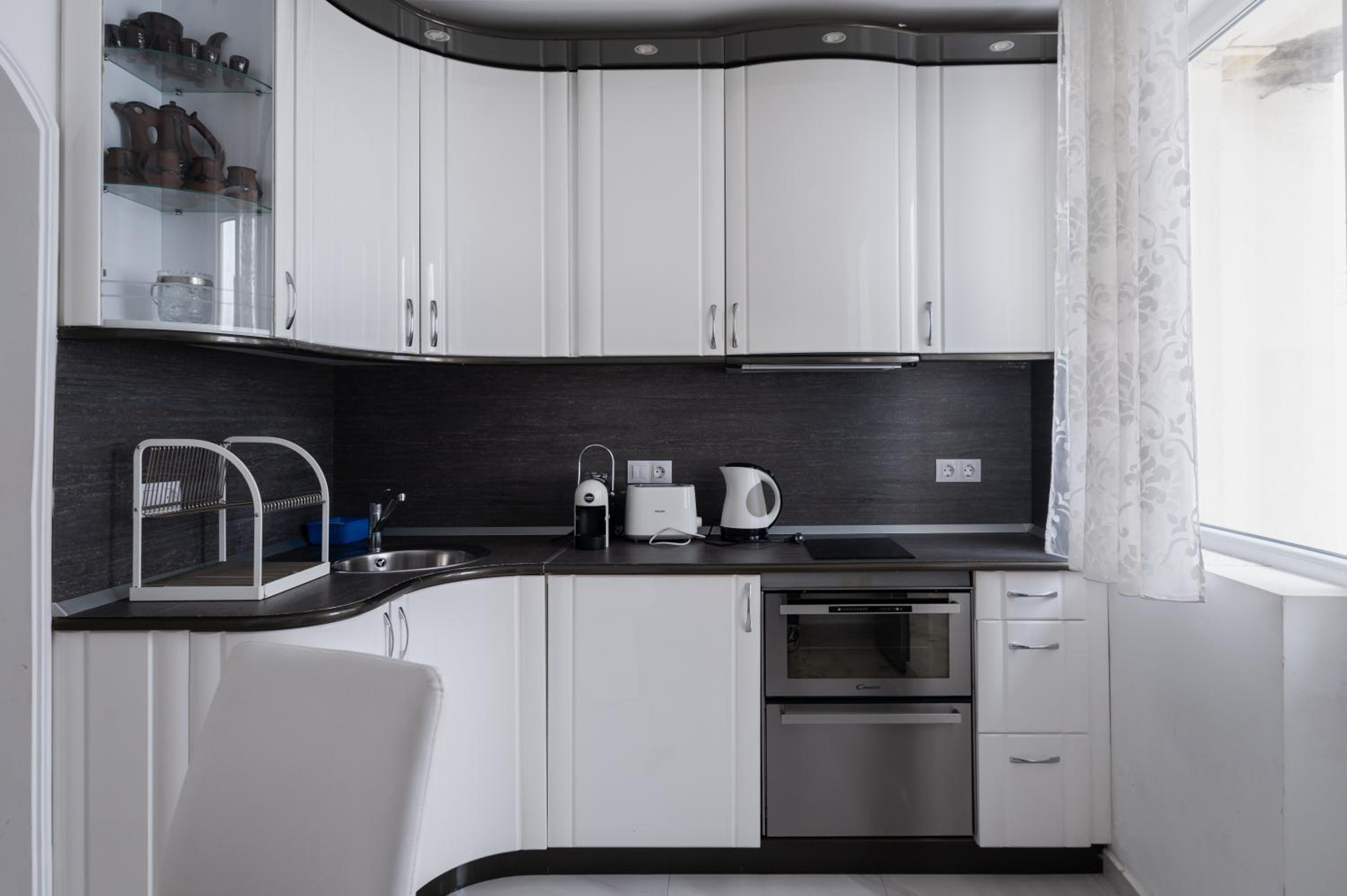 Bright 2-BD Top Central Apartment