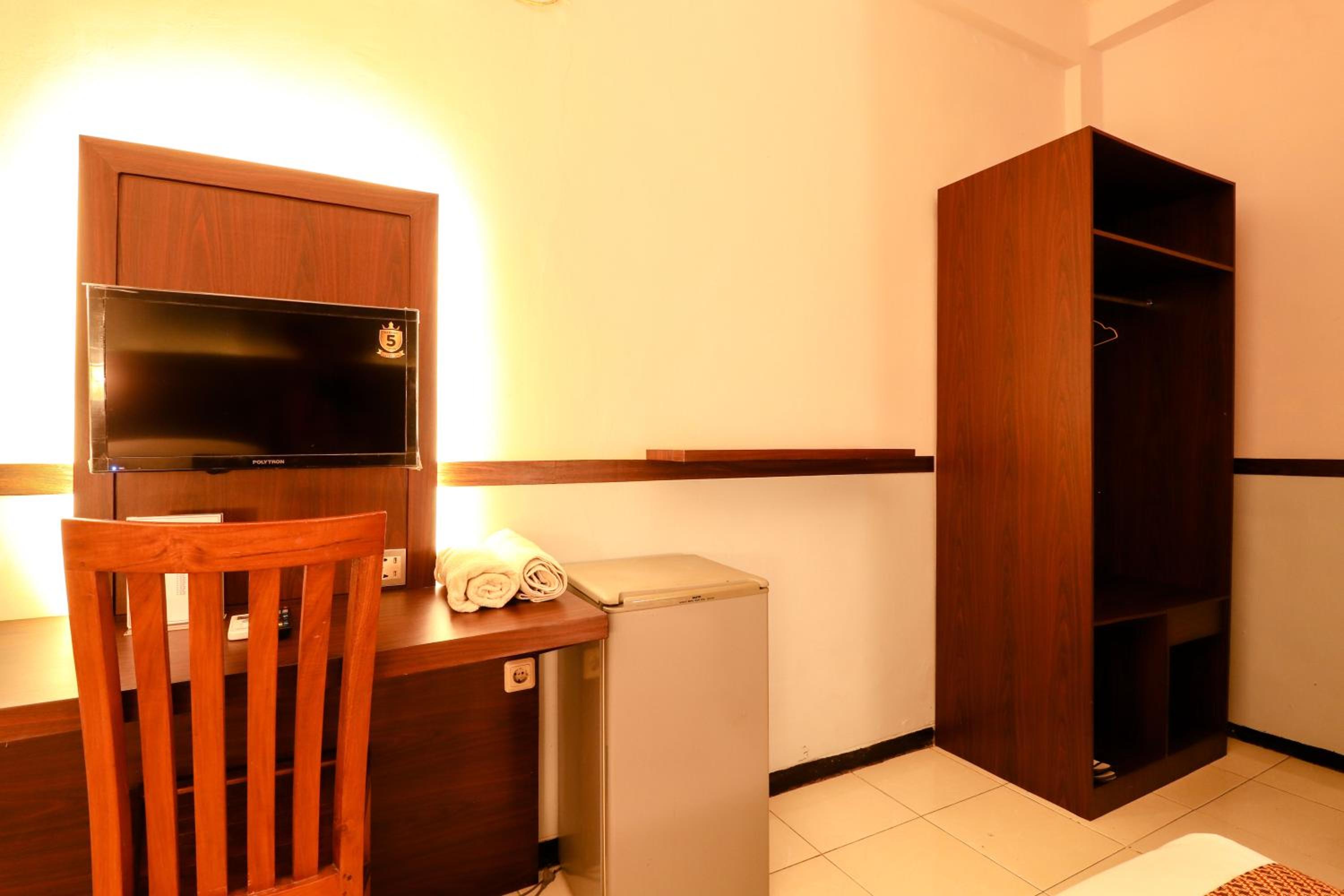 RedDoorz near Gubeng Station Surabaya