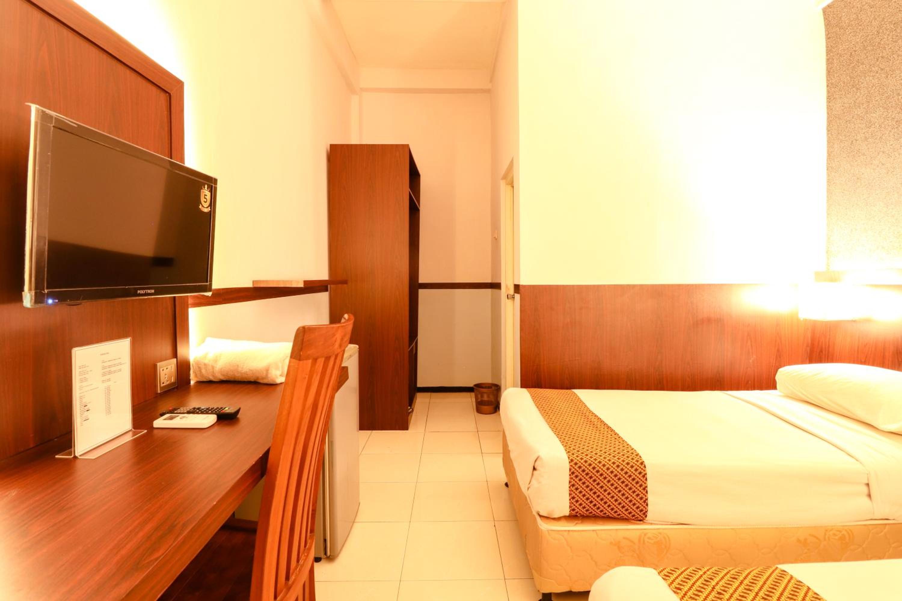 RedDoorz near Gubeng Station Surabaya