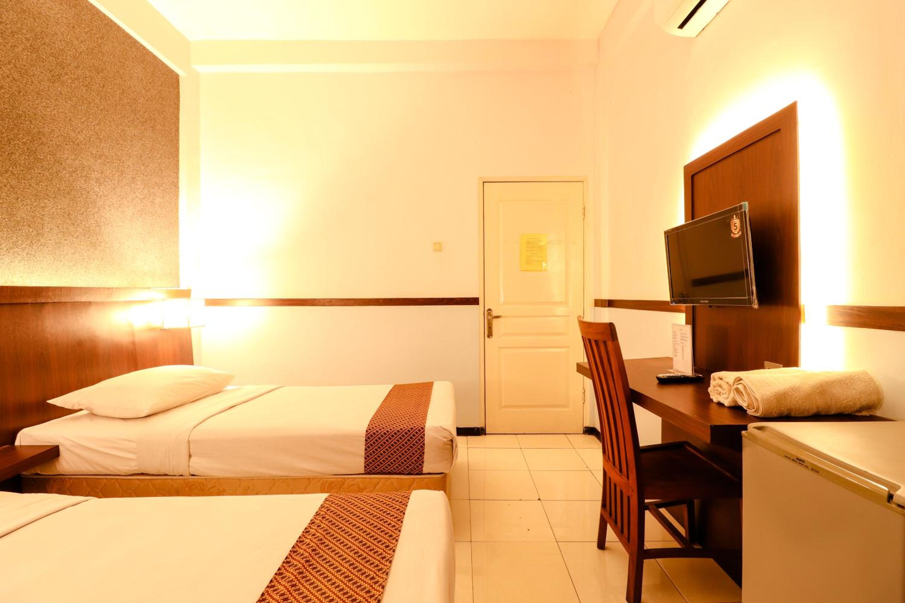 RedDoorz near Gubeng Station Surabaya