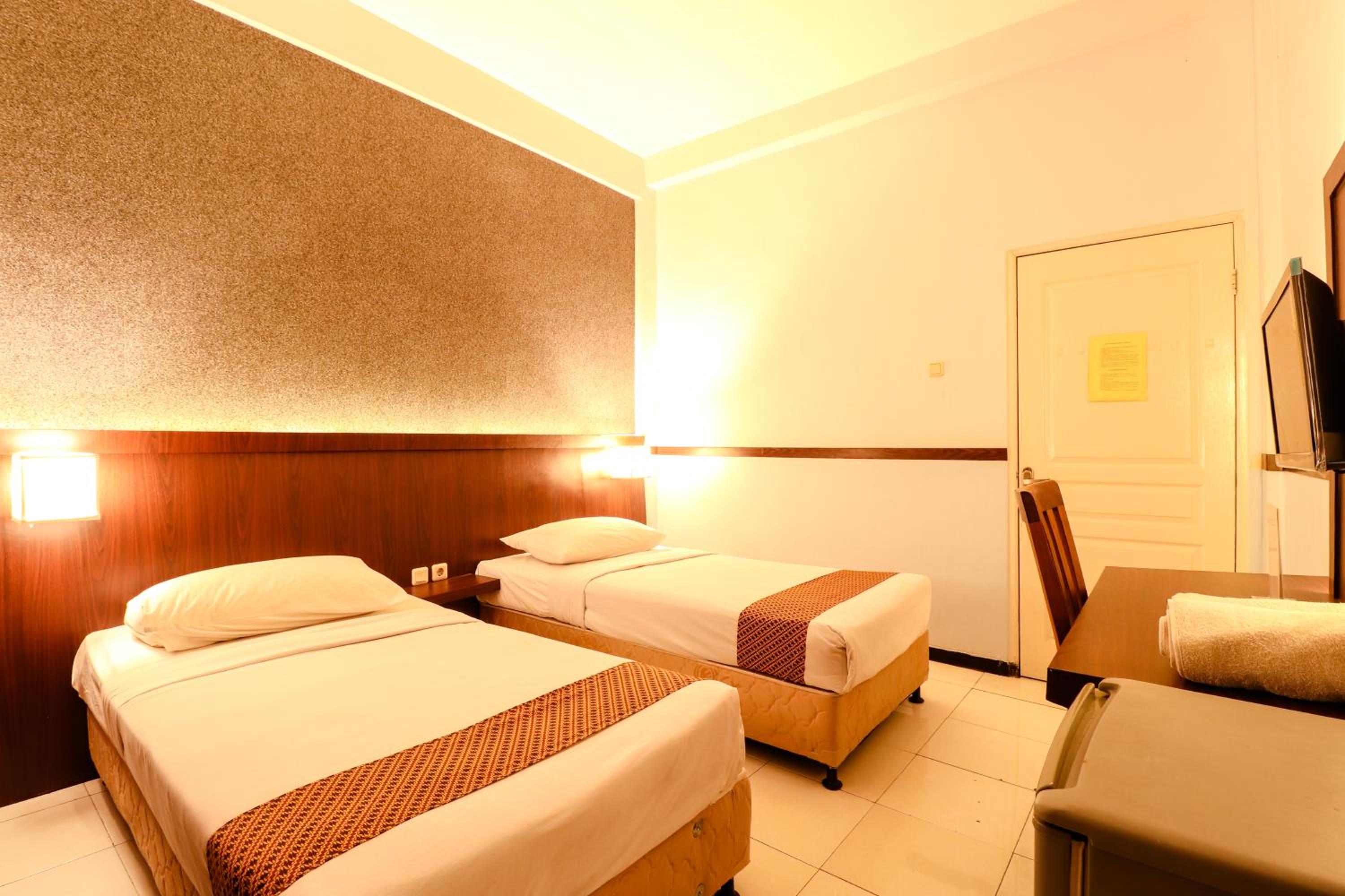 RedDoorz near Gubeng Station Surabaya