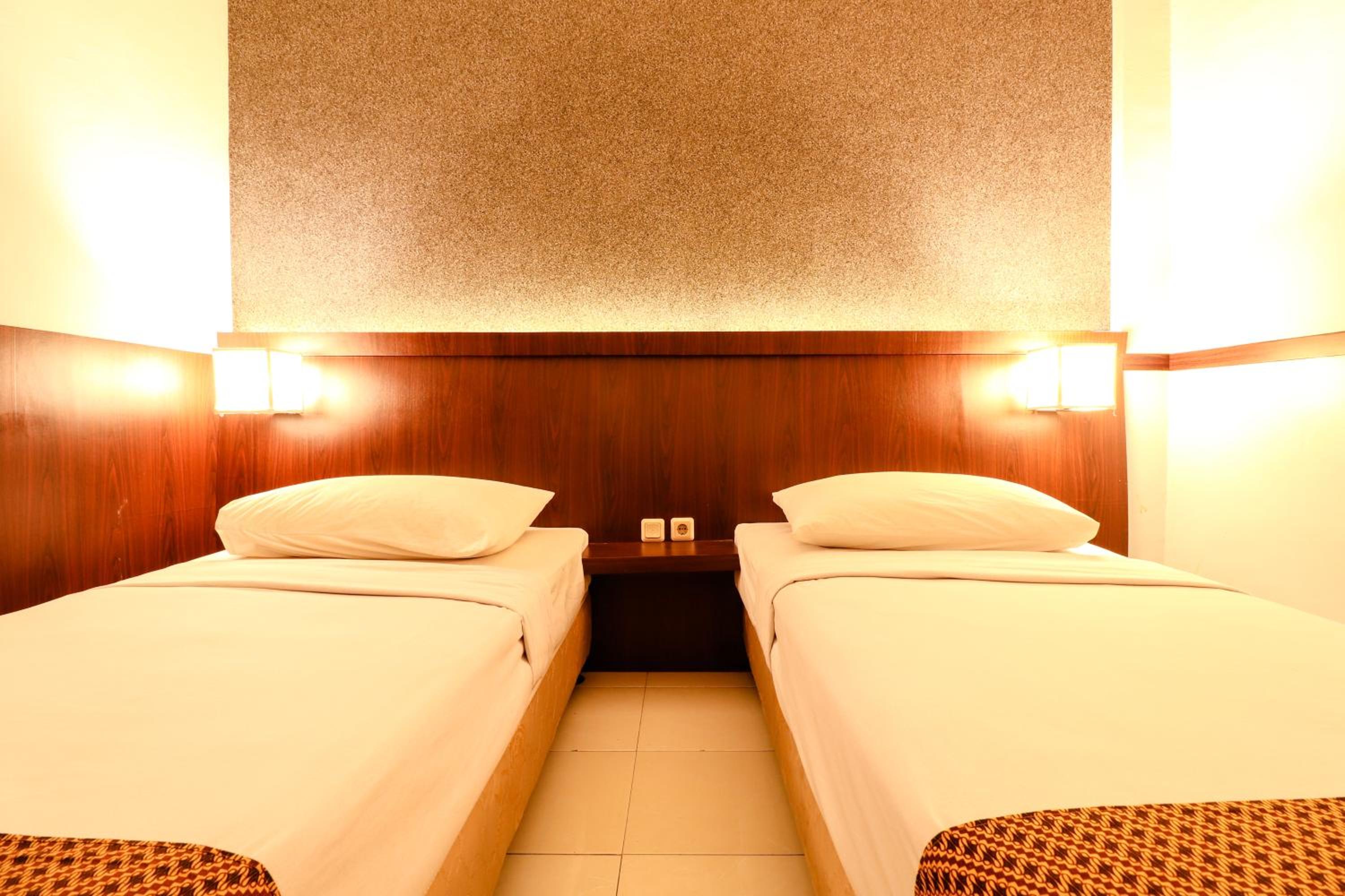 RedDoorz near Gubeng Station Surabaya