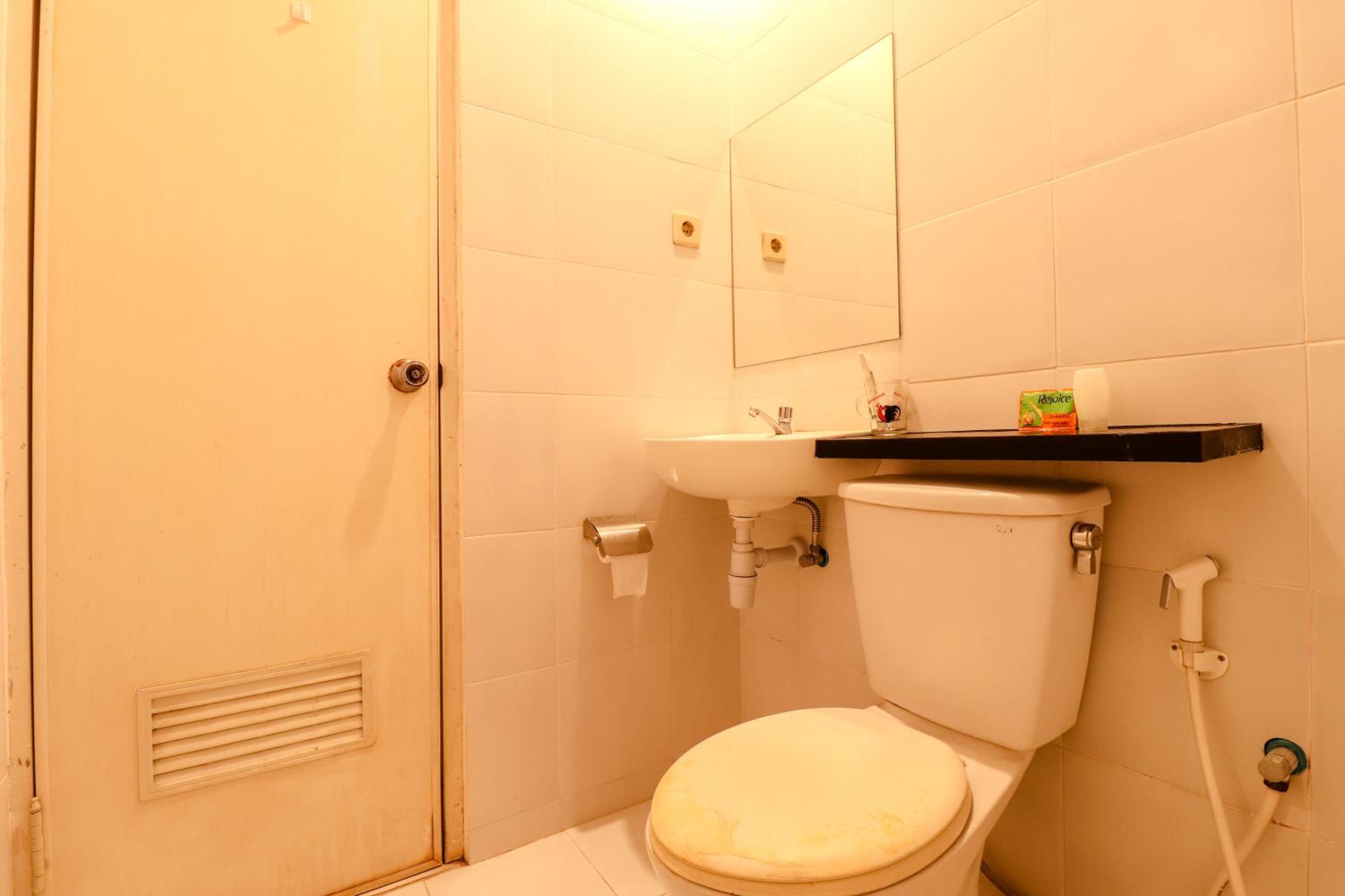 RedDoorz near Gubeng Station Surabaya
