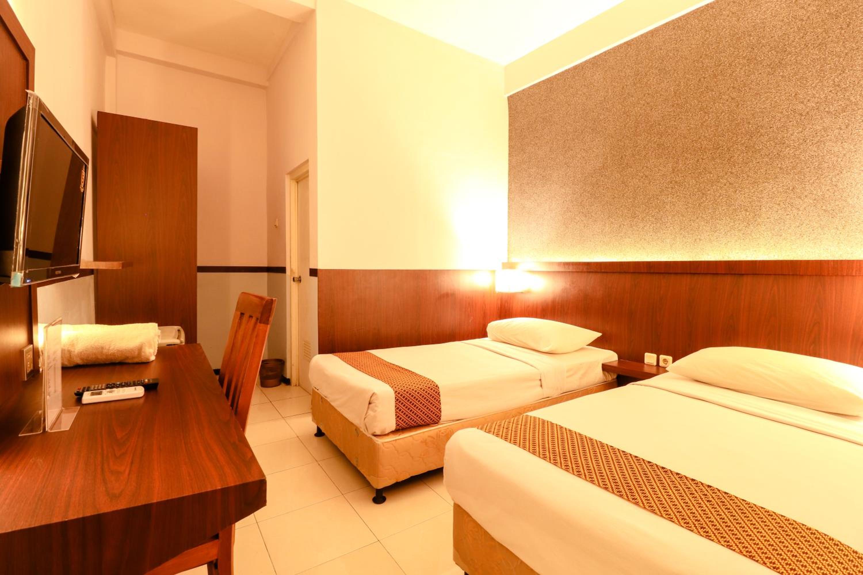 RedDoorz near Gubeng Station Surabaya