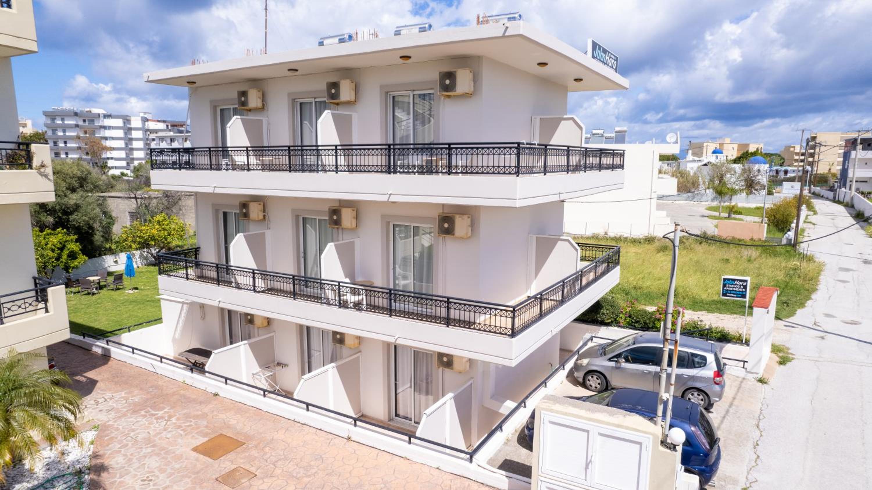 Johnhara Studios & Apartments