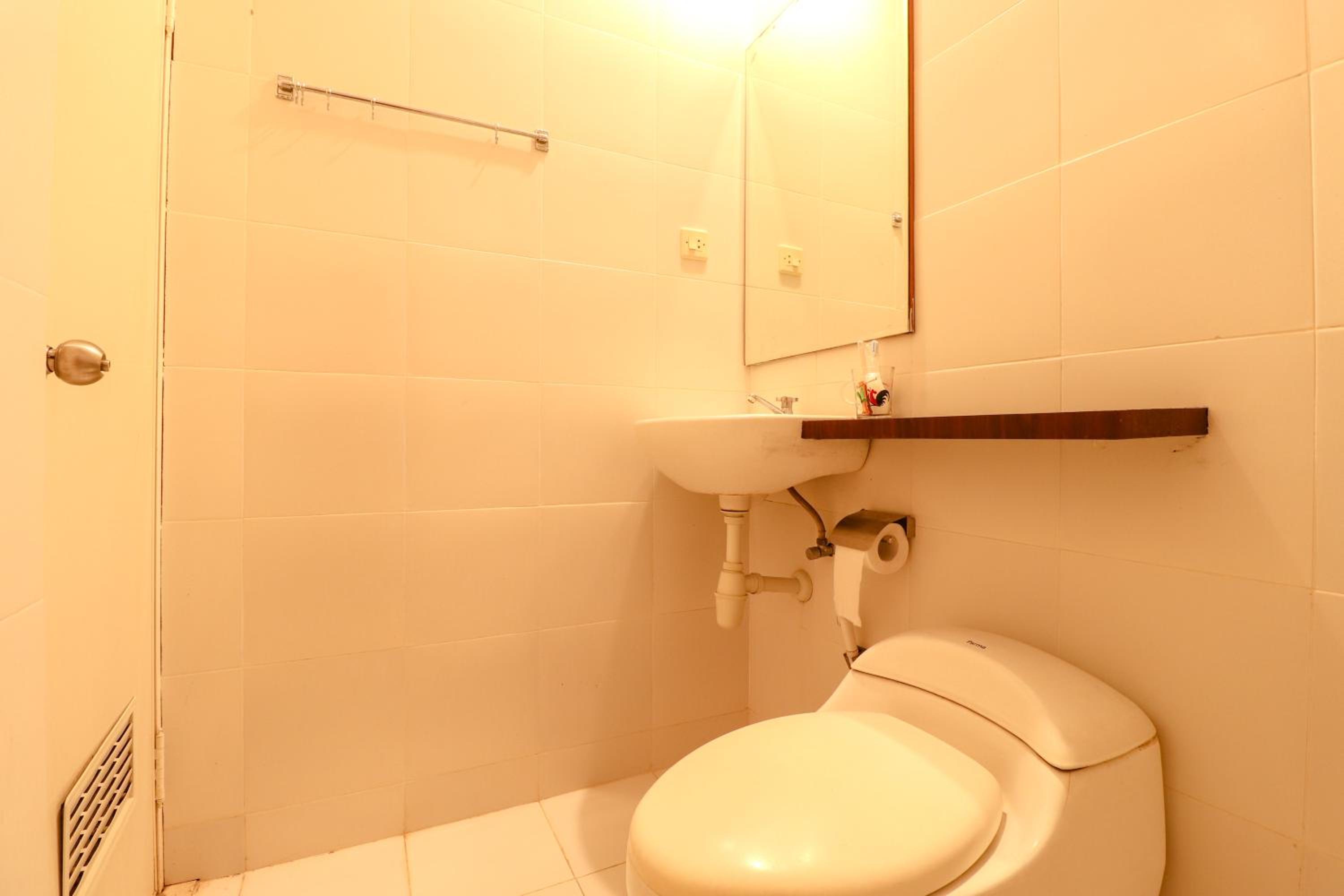 RedDoorz near Gubeng Station Surabaya