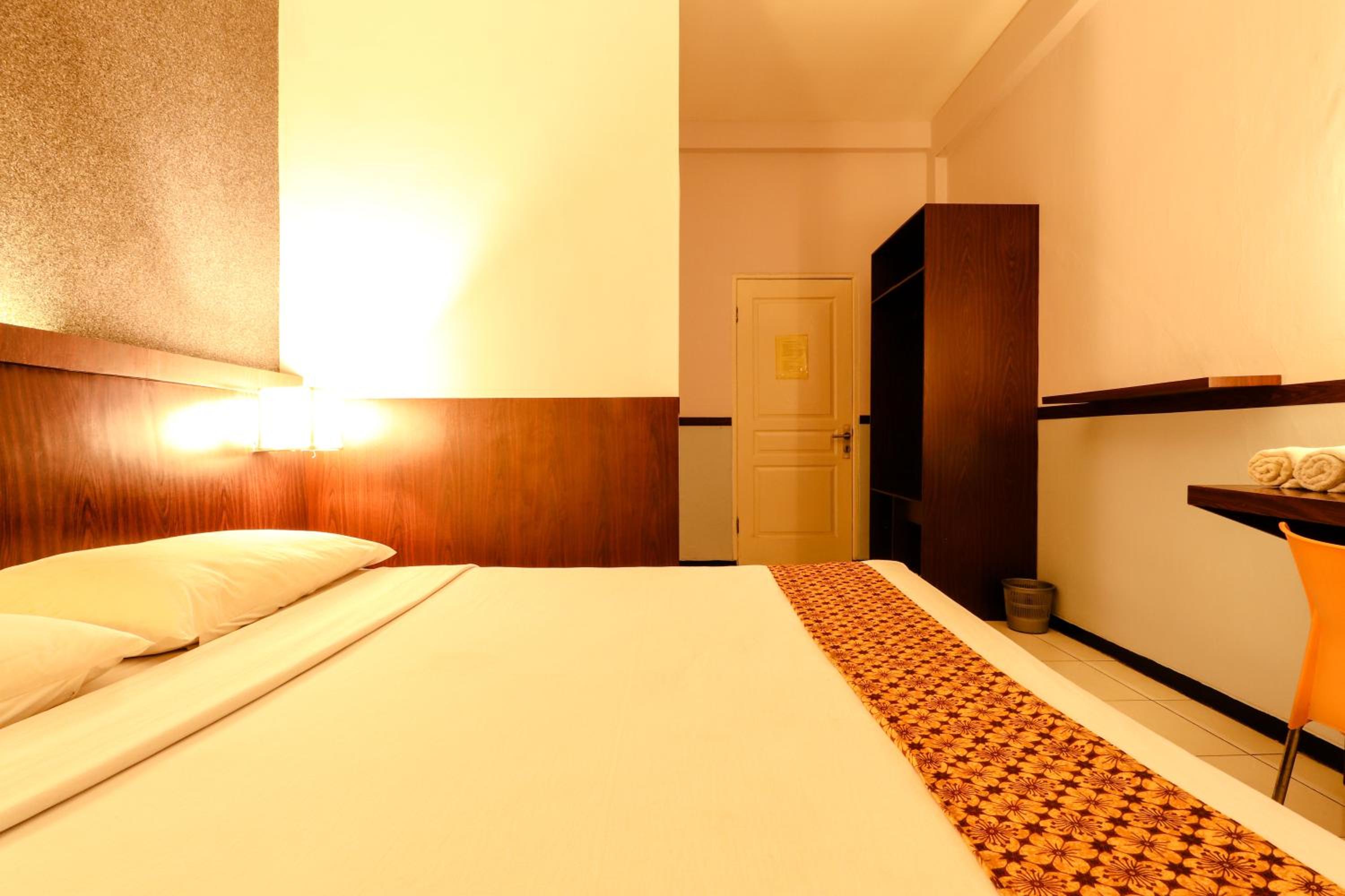 RedDoorz near Gubeng Station Surabaya