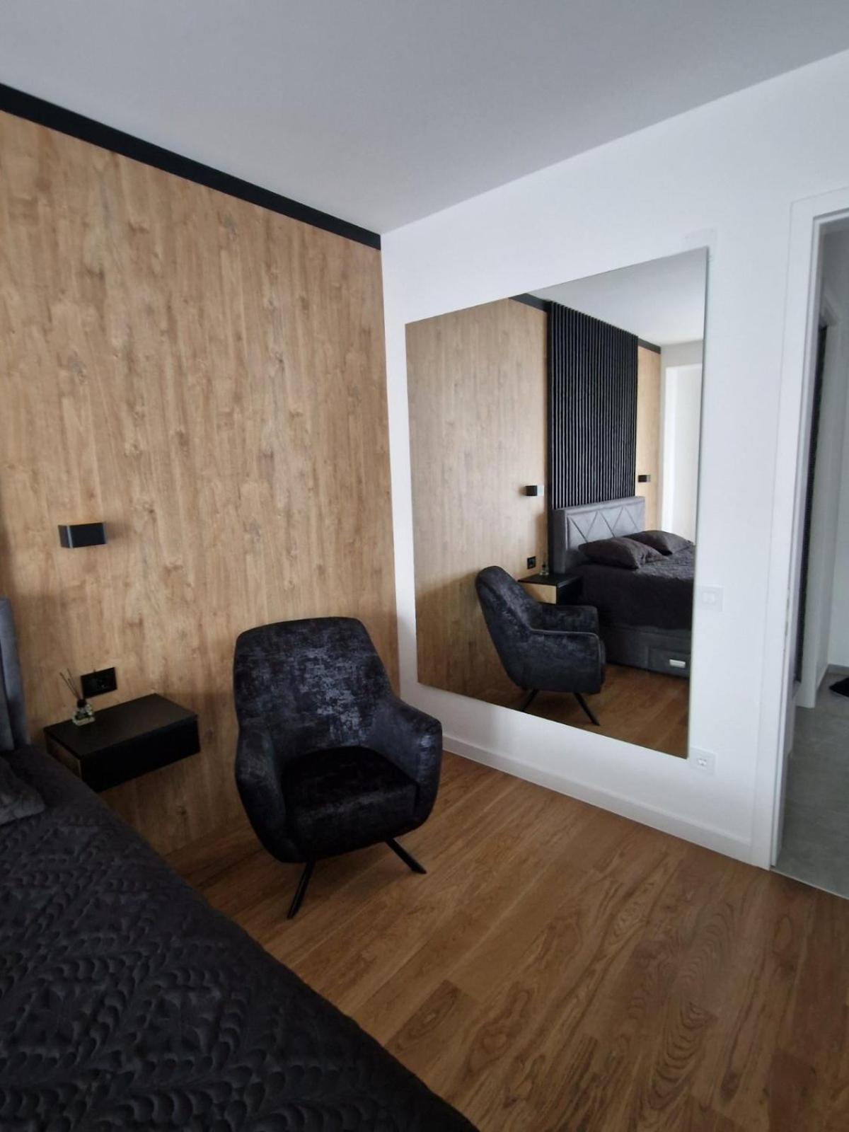 TOMAS LUX APARTMENTS