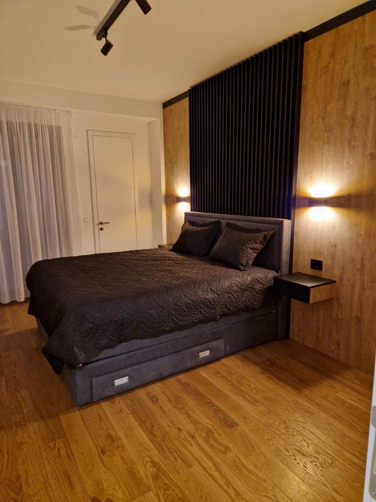 TOMAS LUX APARTMENTS