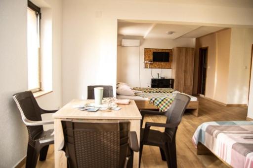 SARAH APARTMENTS