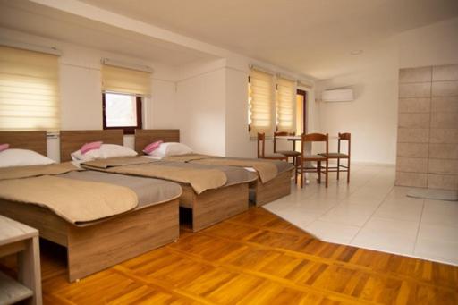 SARAH APARTMENTS