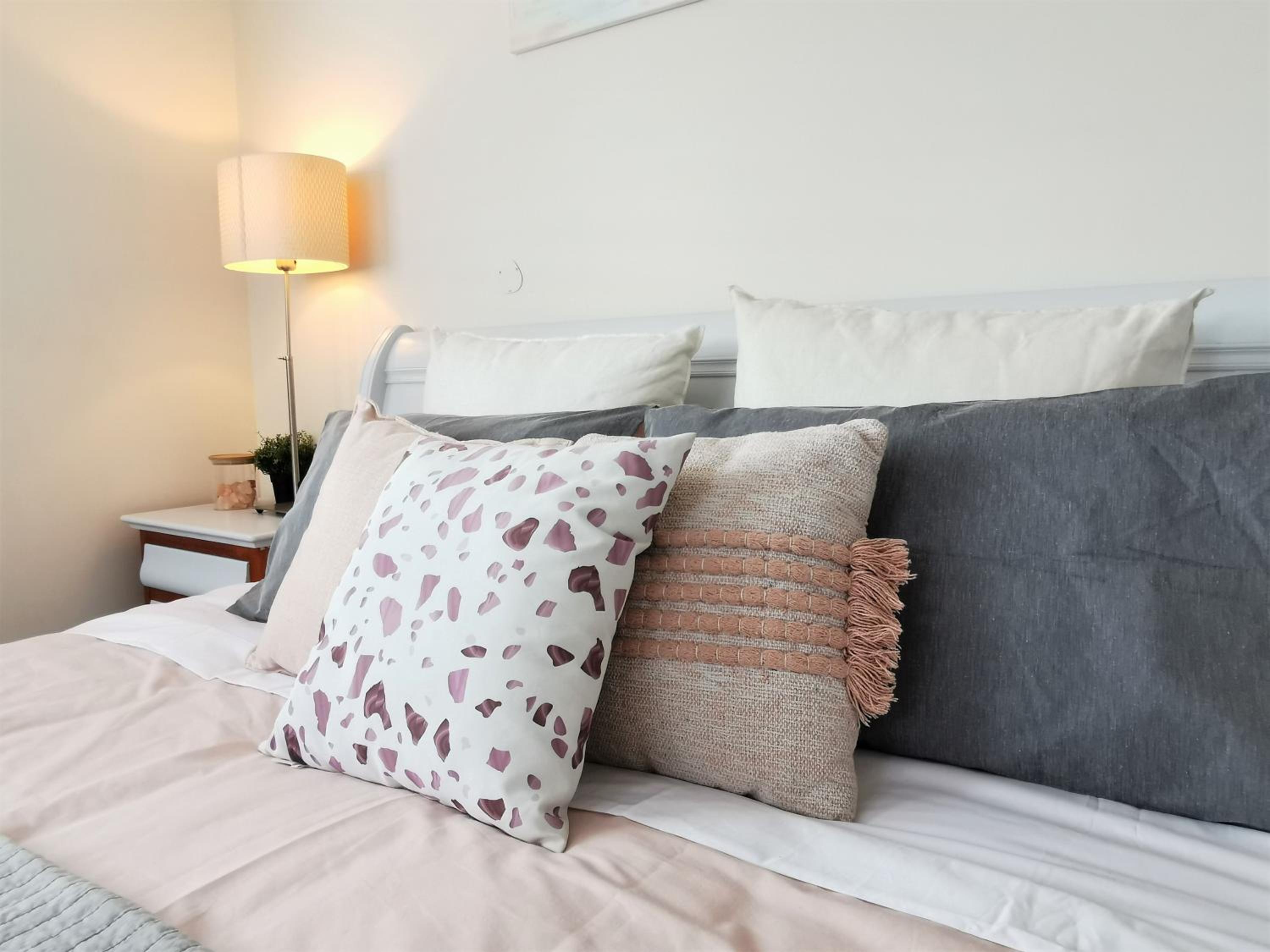 Sydney Meets Miranda, Comfy 4 Bedrooms Corner House