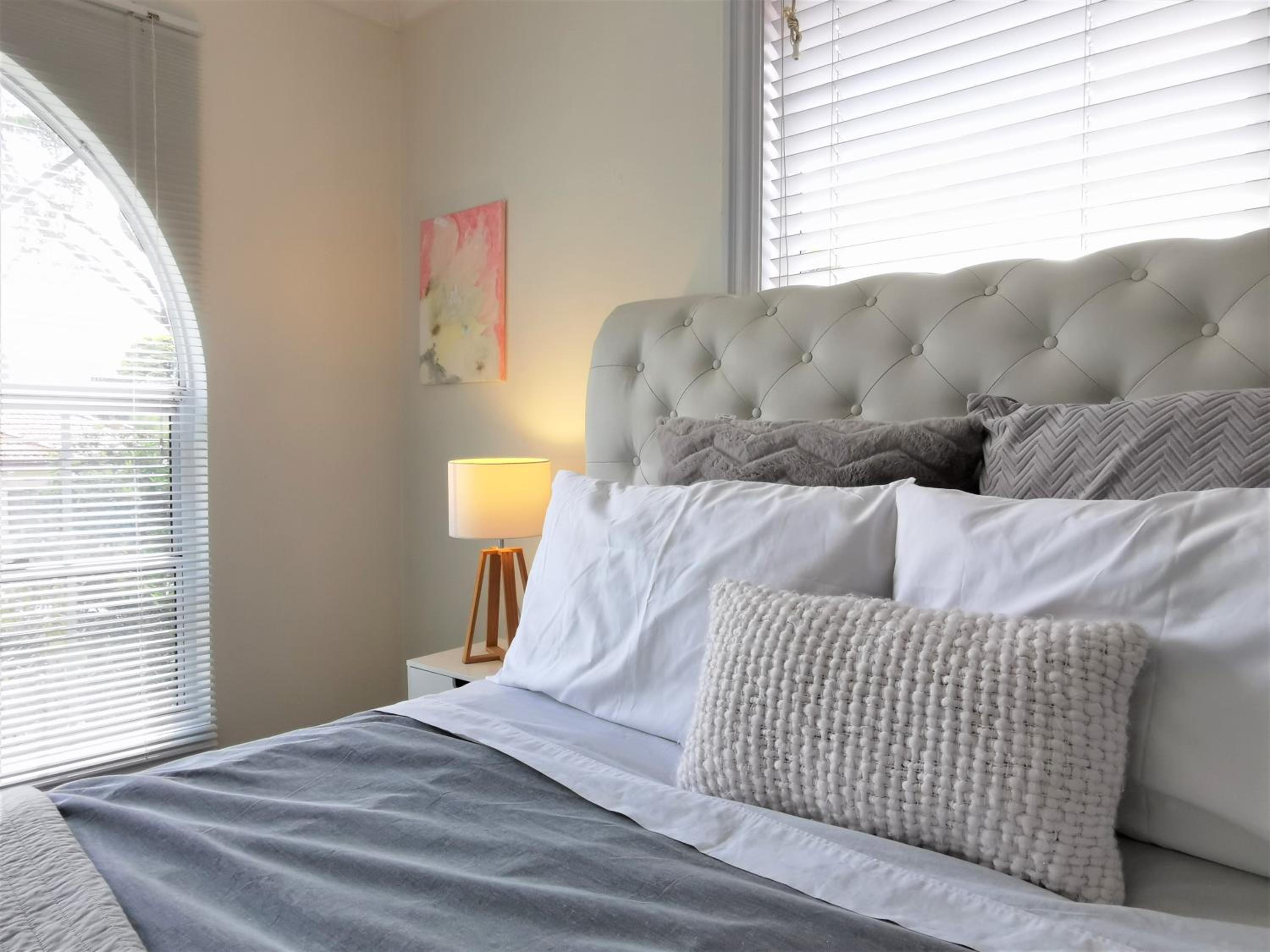 Sydney Meets Miranda, Comfy 4 Bedrooms Corner House