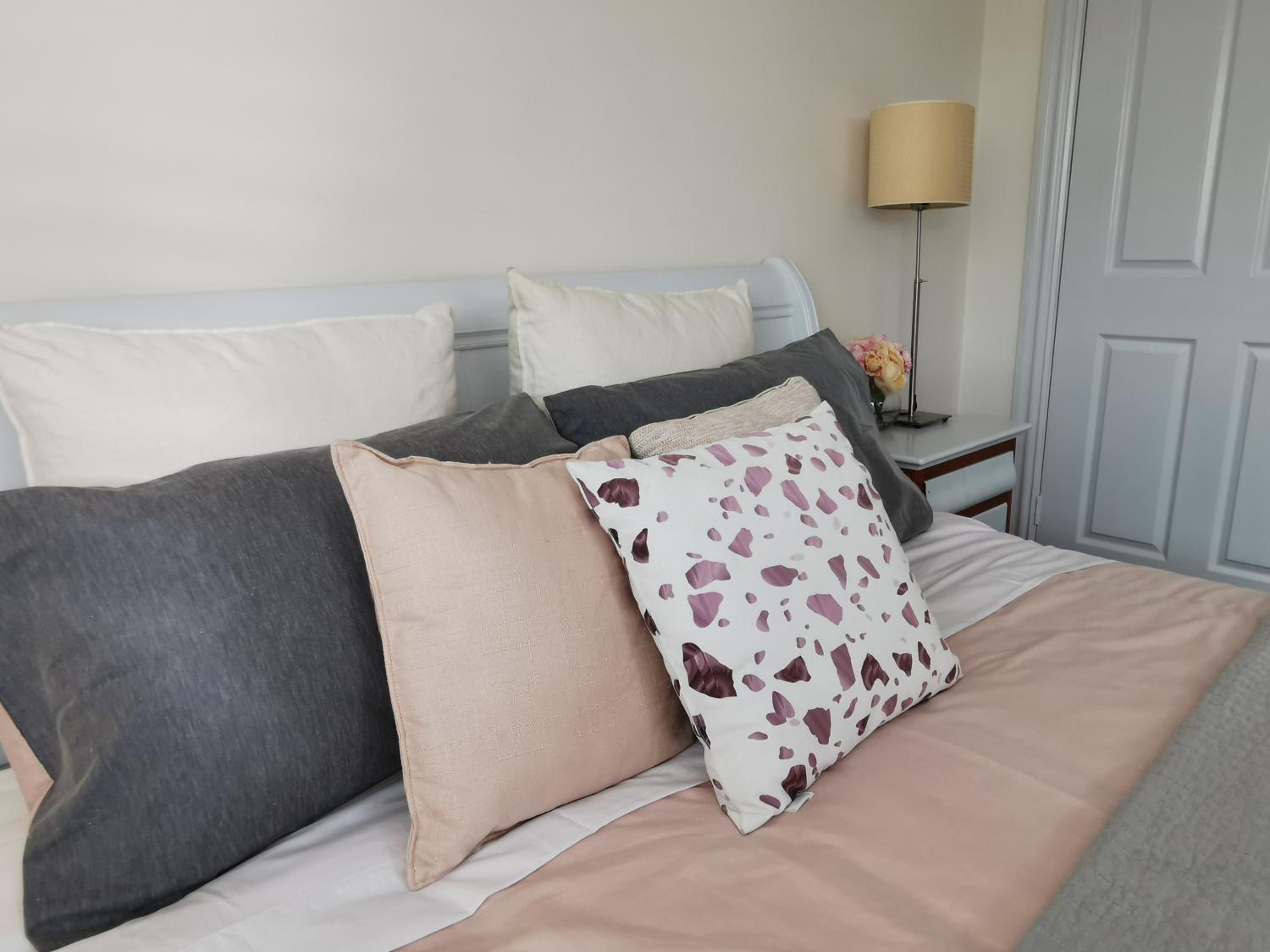 Sydney Meets Miranda, Comfy 4 Bedrooms Corner House