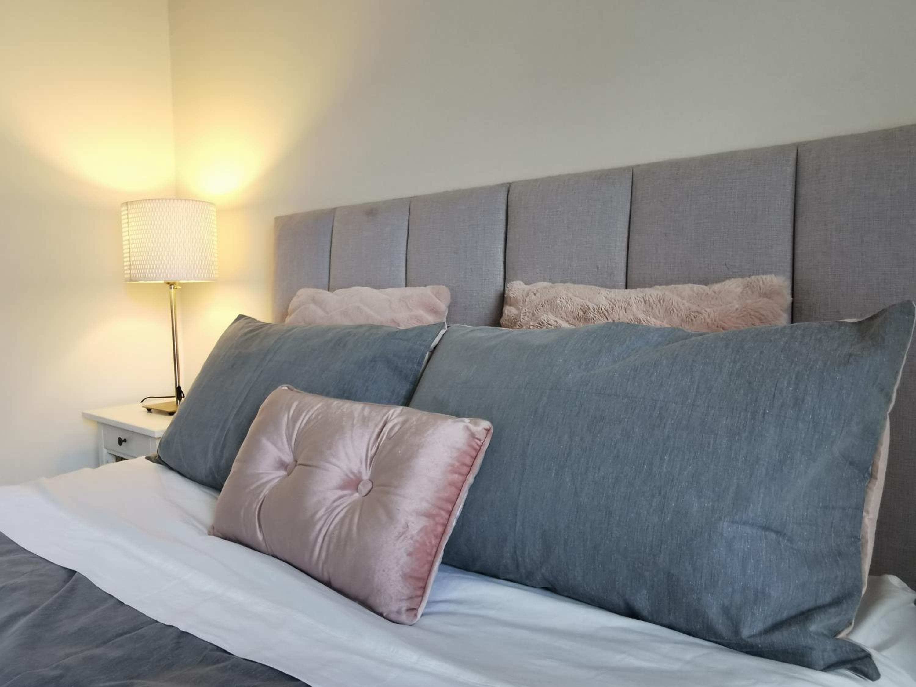 Sydney Meets Miranda, Comfy 4 Bedrooms Corner House