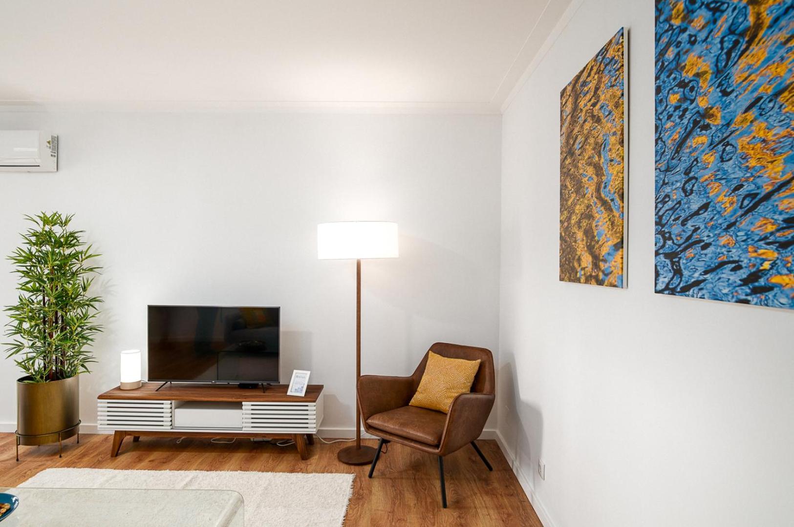 Lovely 2BR w/ views over the river, parking incl view 3