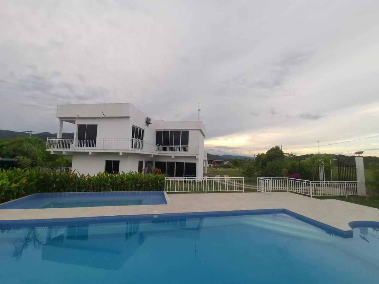 QUINTA RANCHO SANTIAGO CAMPESTRE capacidad 50 huéspedes
